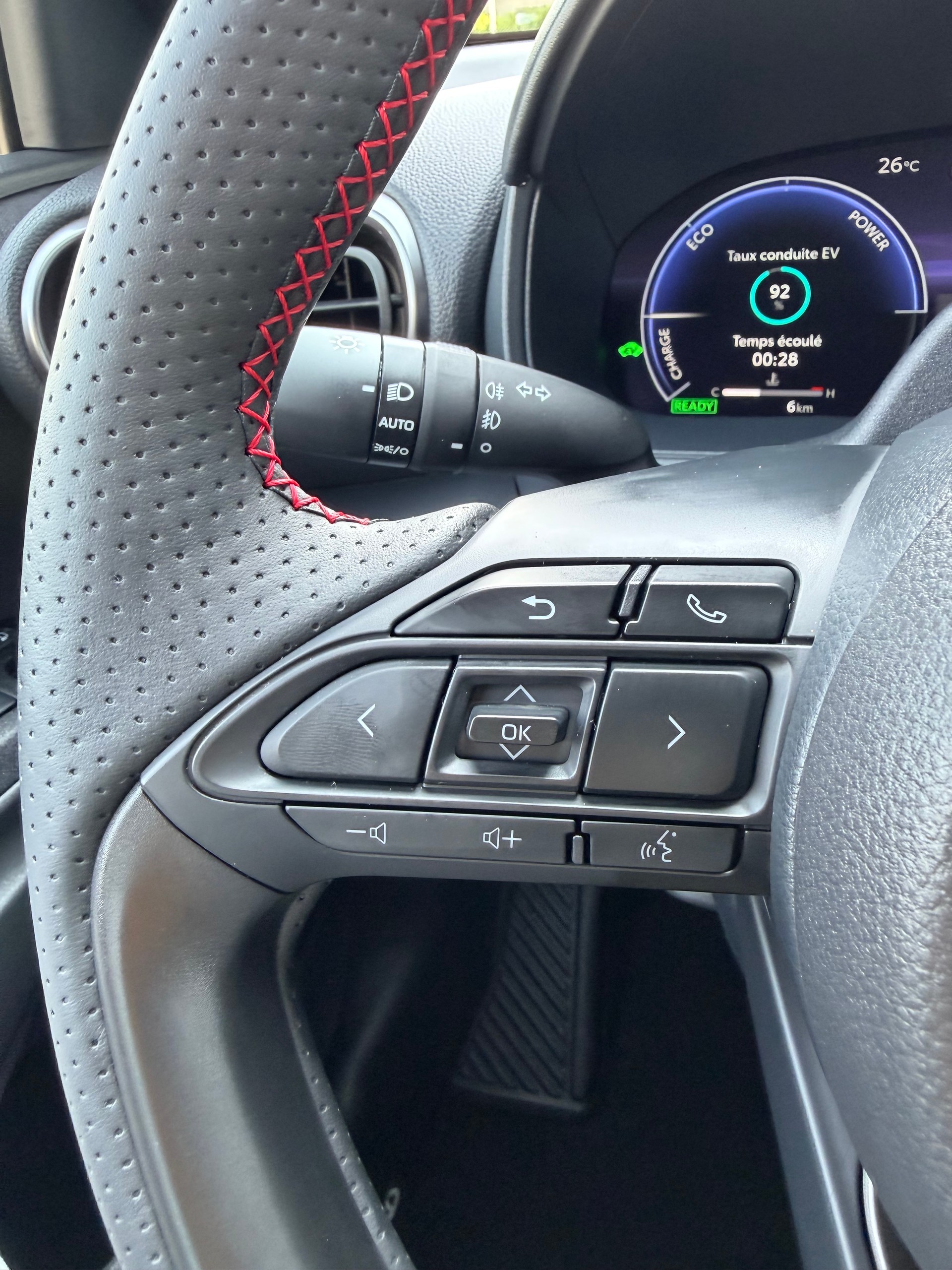 TOYOTA Yaris 1.5 GR Sport e-CVT-image-19