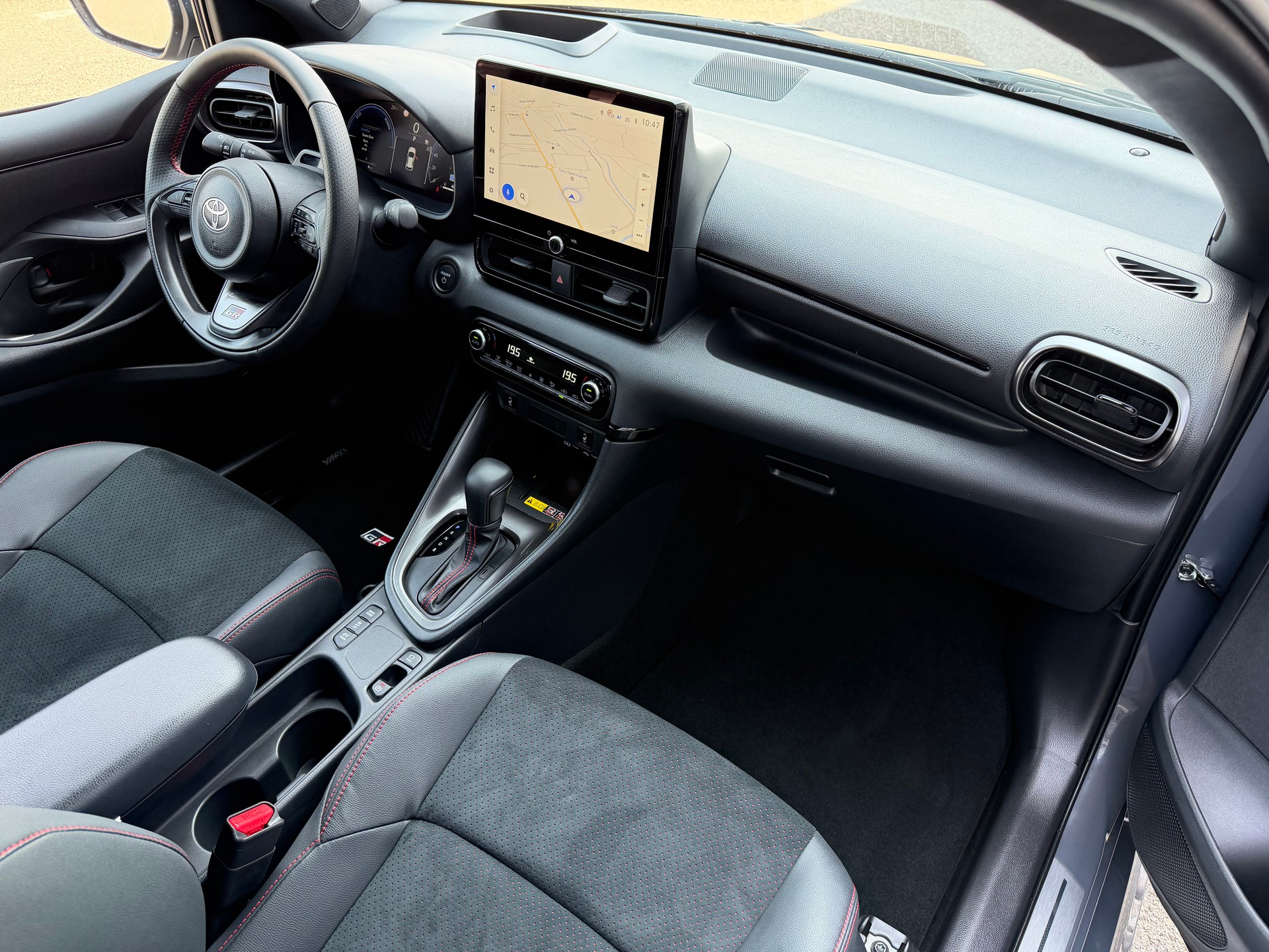 TOYOTA Yaris 1.5 GR Sport e-CVT-image-11