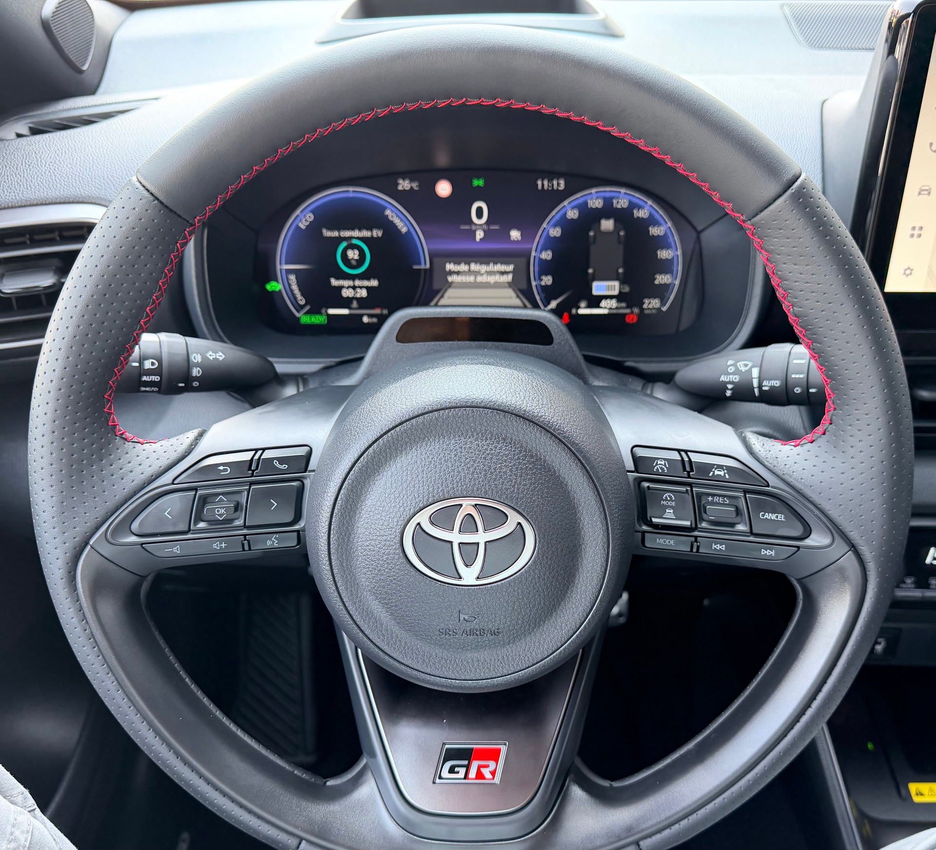 TOYOTA Yaris 1.5 GR Sport e-CVT-image-17