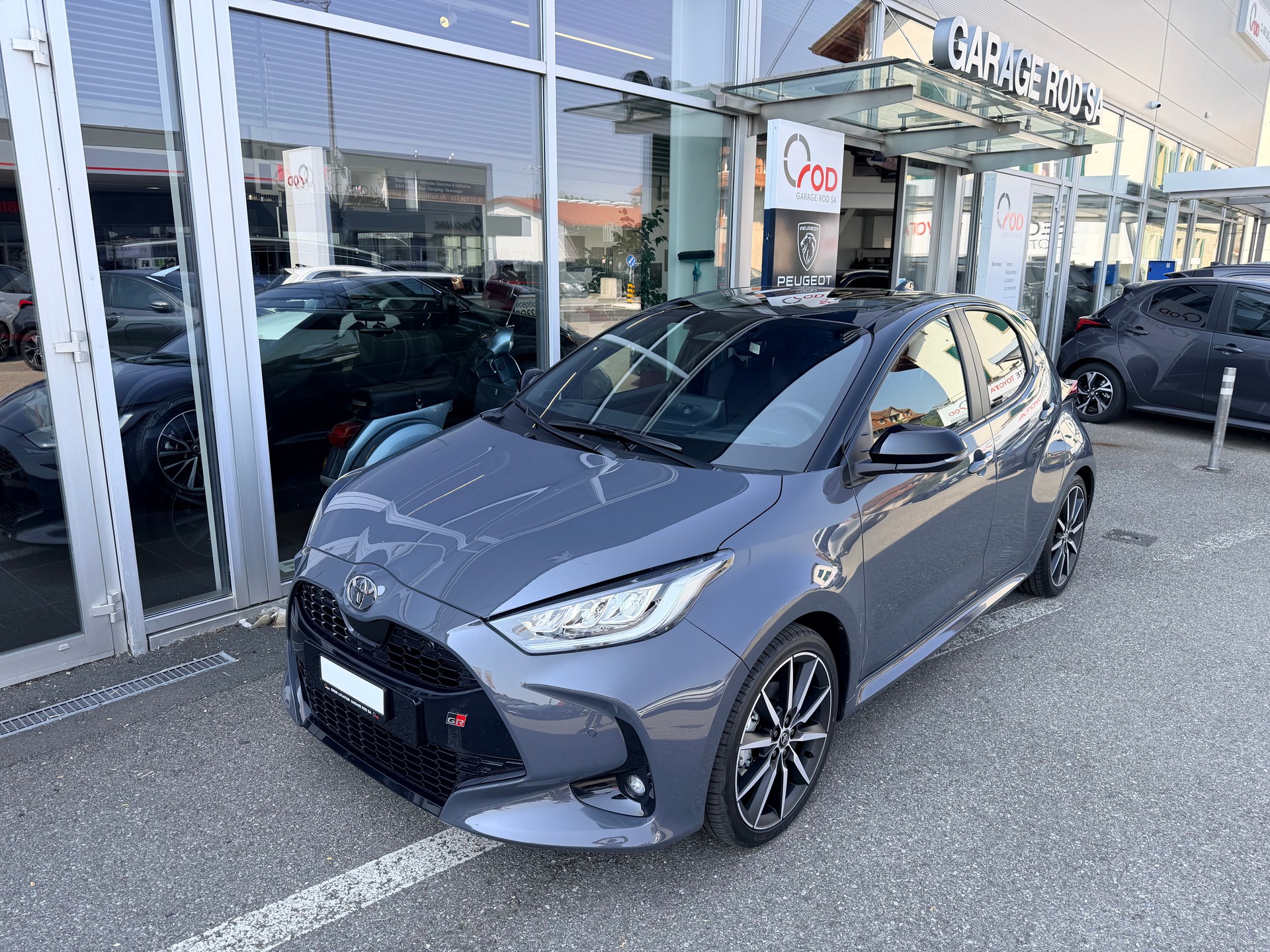 TOYOTA Yaris 1.5 GR Sport e-CVT-image-26