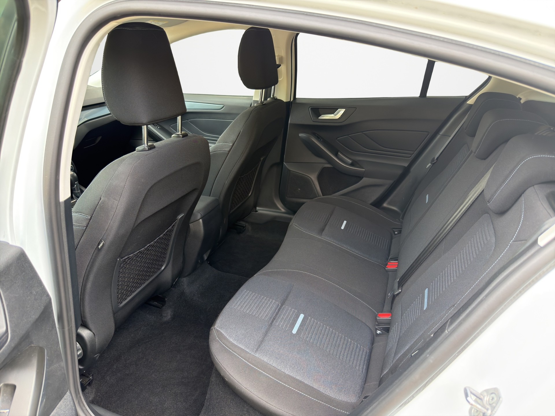 FORD Focus 1.0 MHEV Active Automat LEASING AB 292.51 CHF / MONAT-image-9