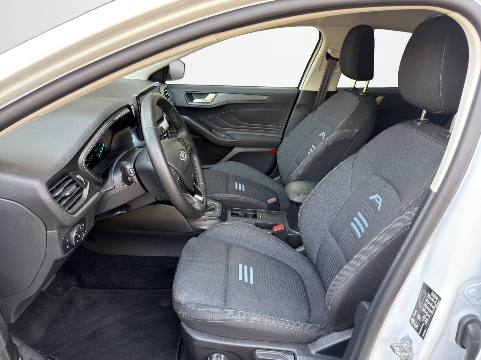 FORD Focus 1.0 MHEV Active Automat LEASING AB 292.51 CHF / MONAT-image-6