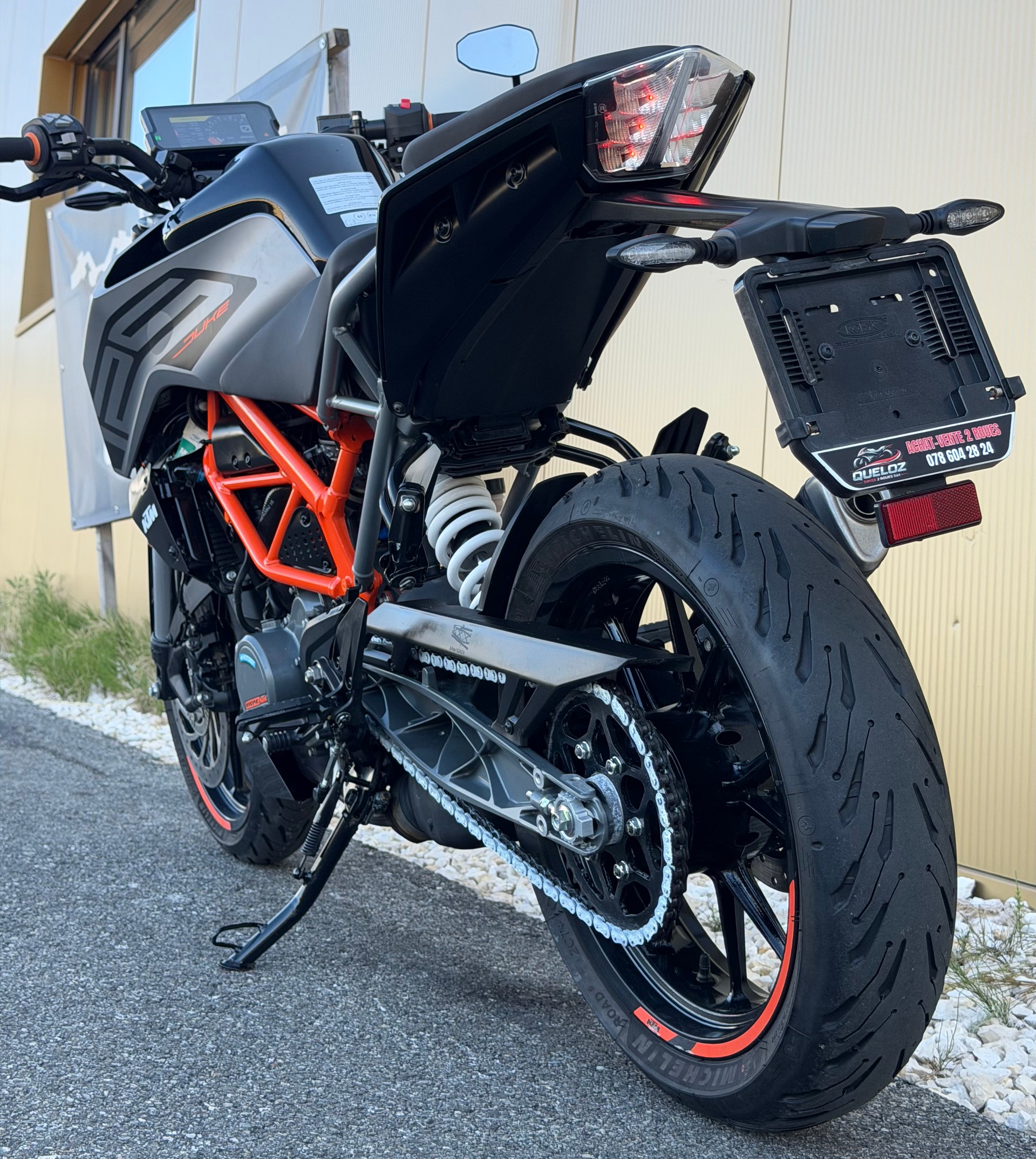 KTM 125 Duke-image-12