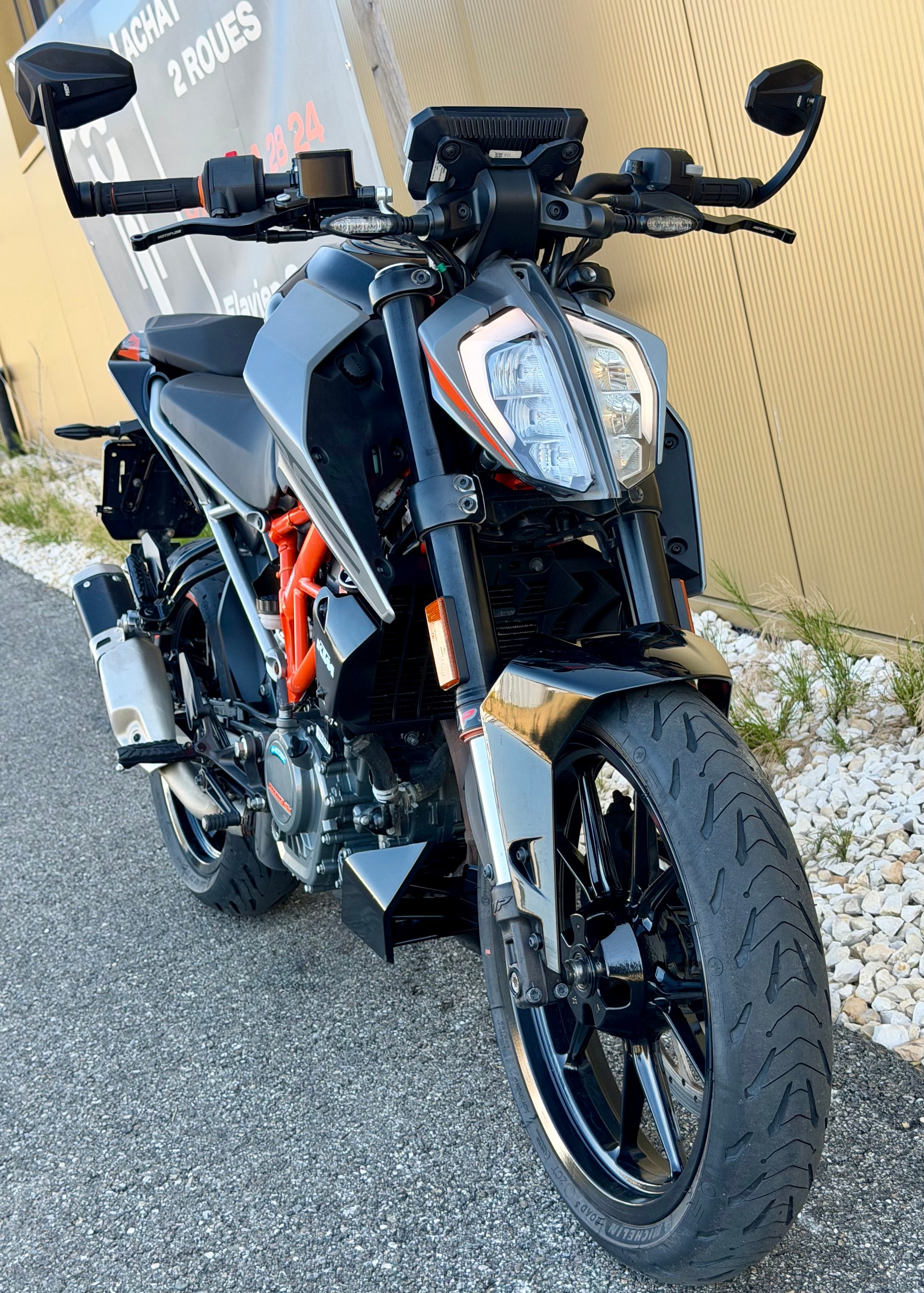 KTM 125 Duke-image-1