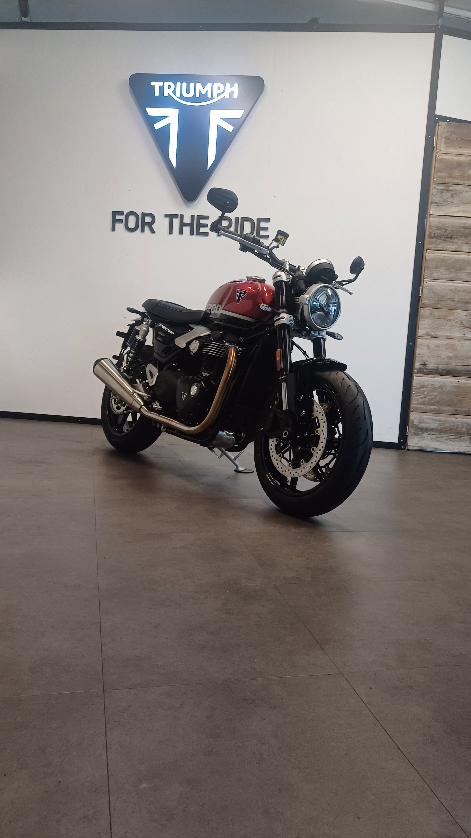 TRIUMPH Speedtwin 1200-image-2