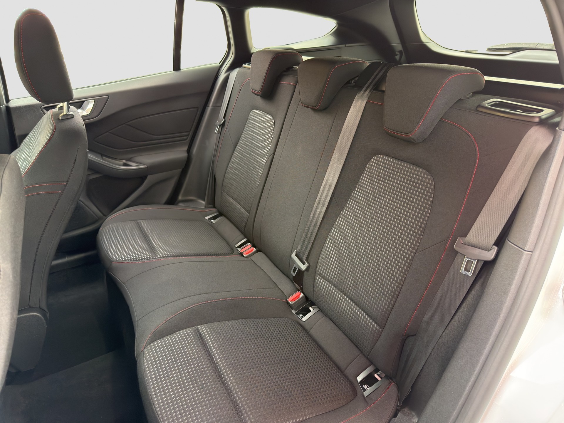 FORD Focus 1.0 MHEV ST-Line Style Automat LEASING AB 348.81 CHF / MONAT-image-8