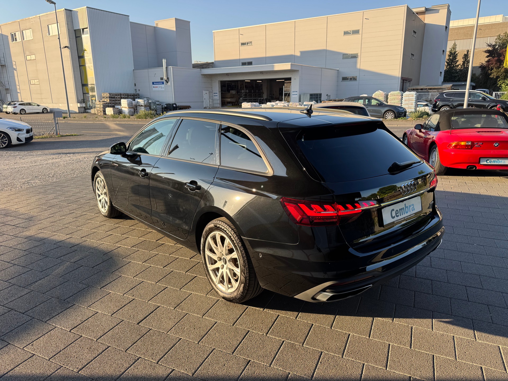 AUDI A4 Avant 40 TDI Attraction quattro S-tronic-image-9
