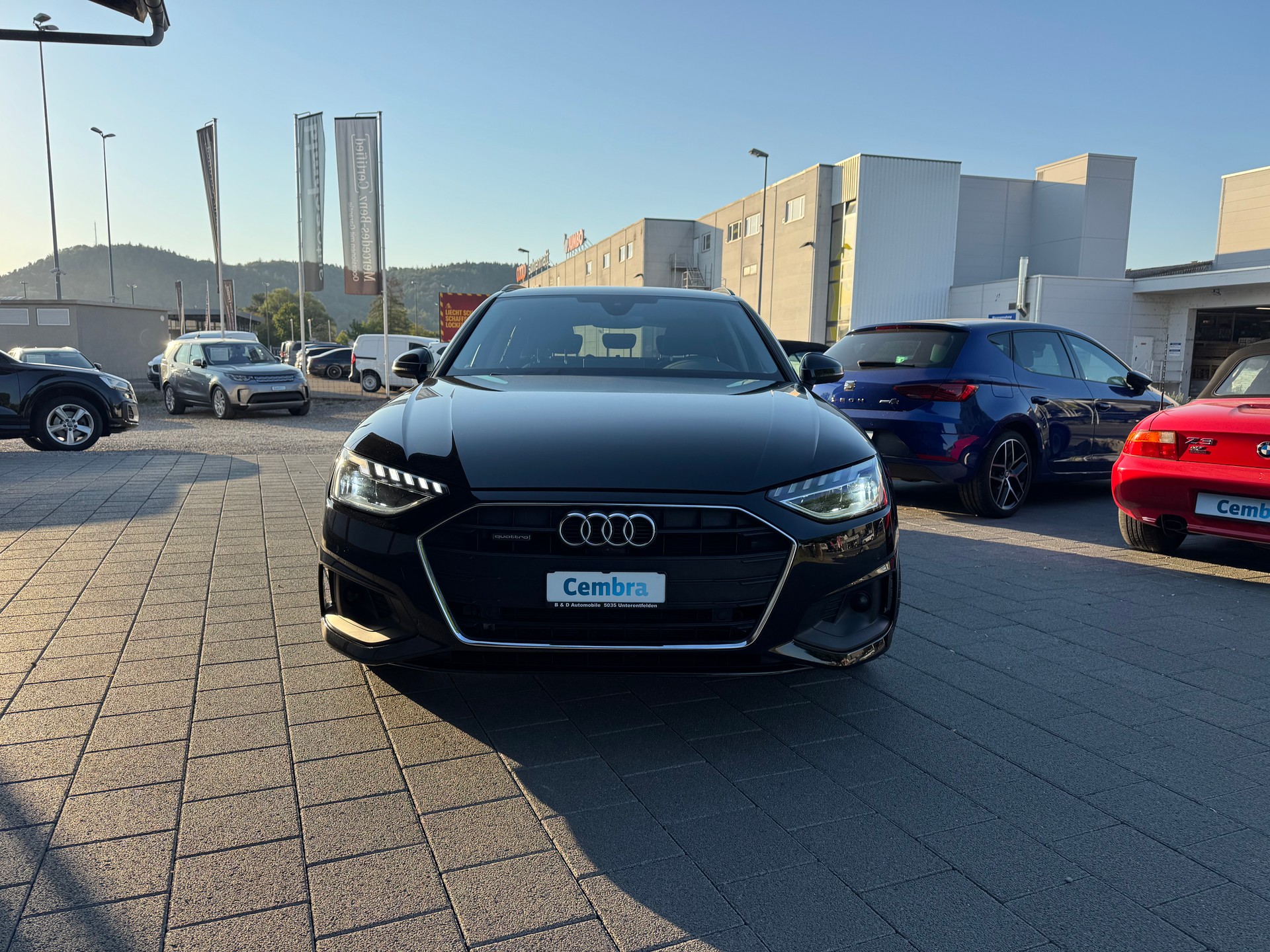 AUDI A4 Avant 40 TDI Attraction quattro S-tronic-image-2