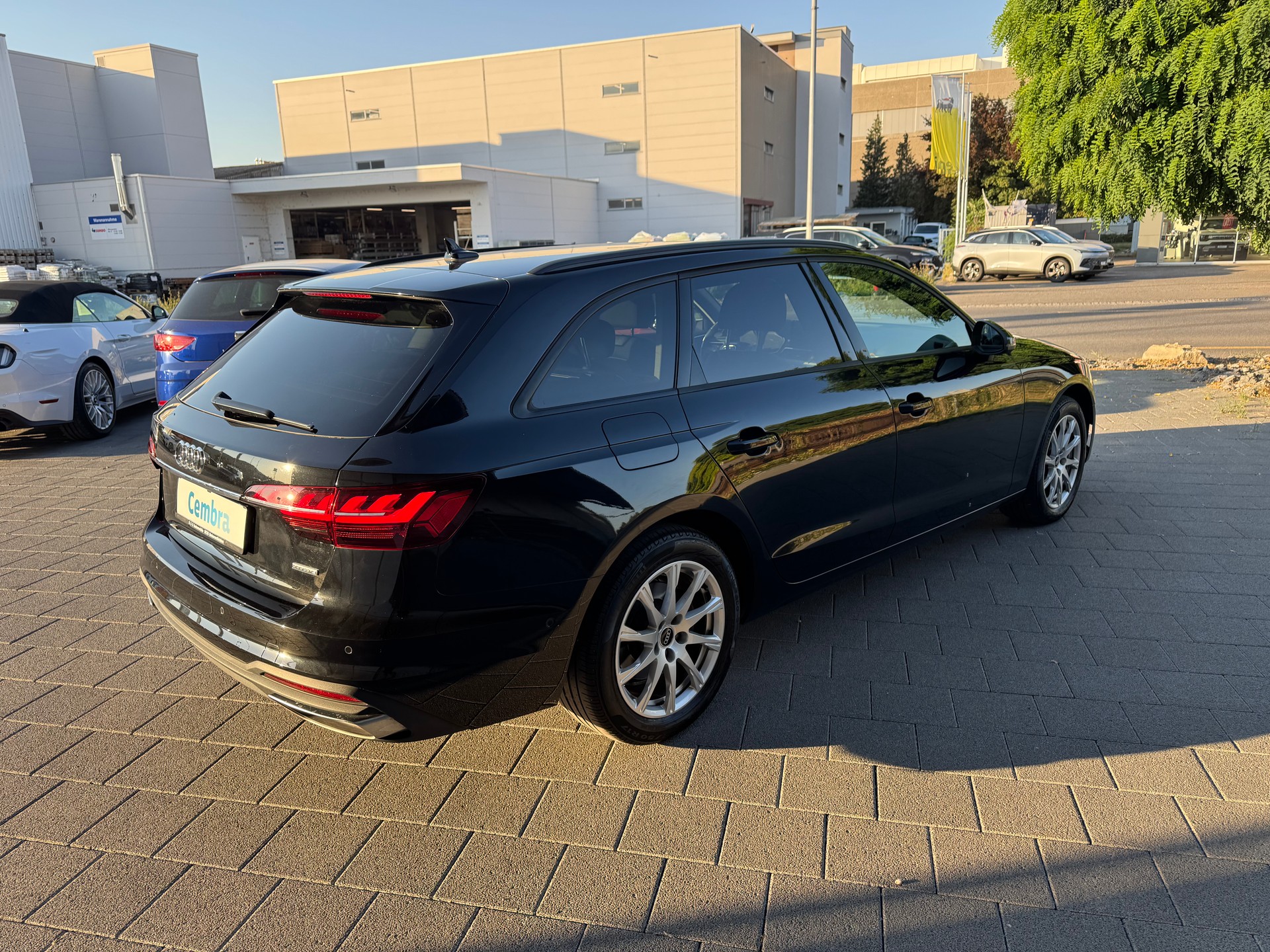 AUDI A4 Avant 40 TDI Attraction quattro S-tronic-image-6