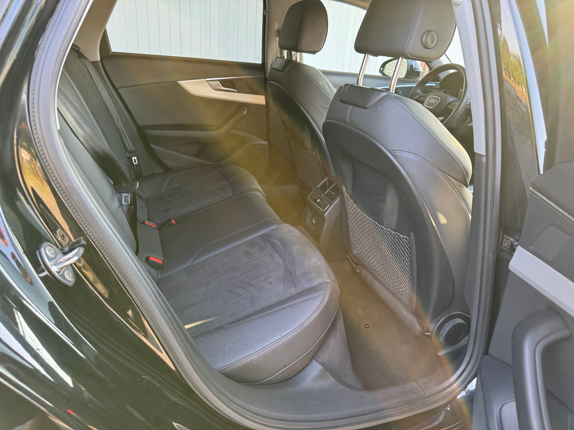 AUDI A4 Avant 40 TDI Attraction quattro S-tronic-image-15