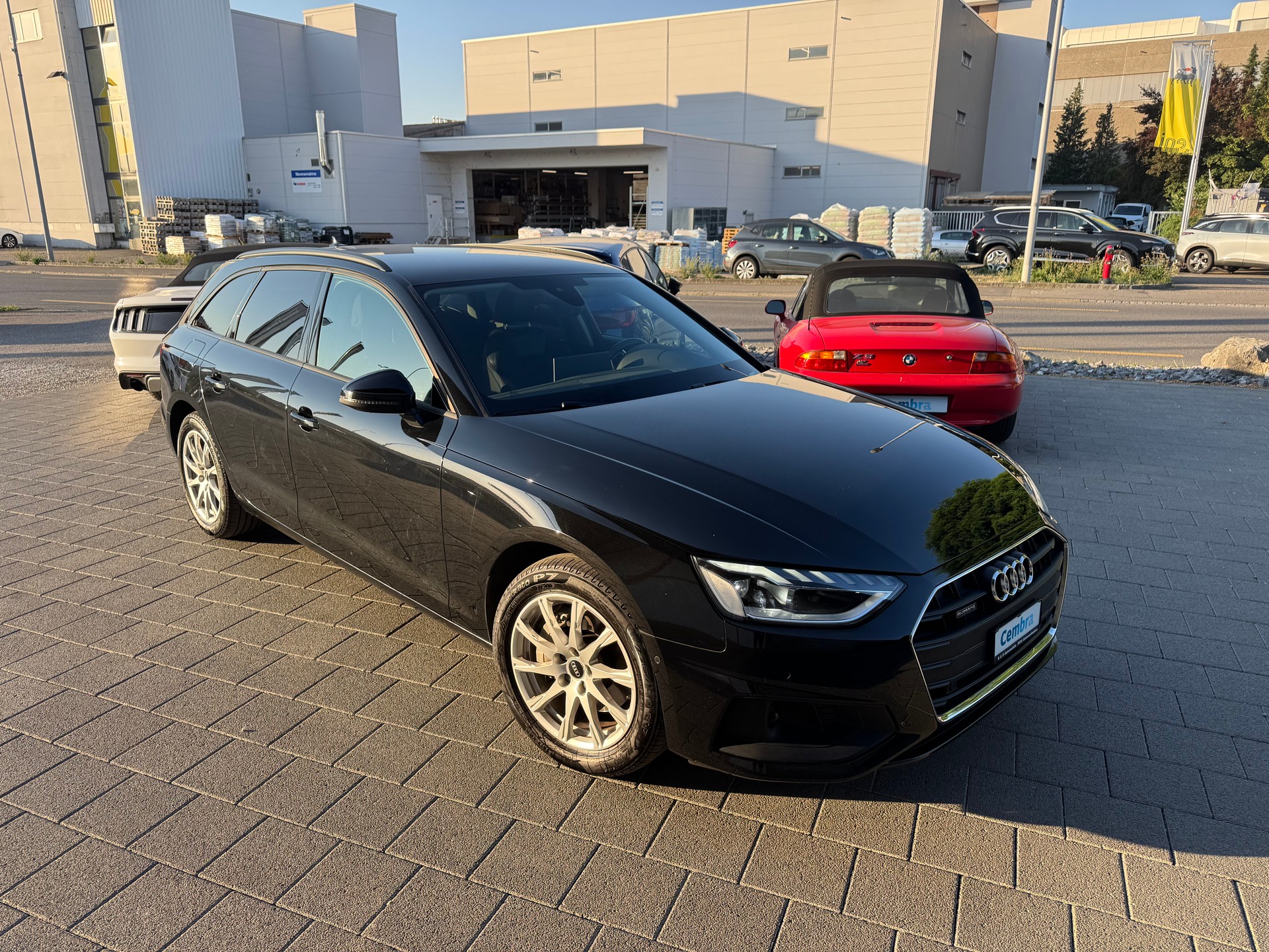 AUDI A4 Avant 40 TDI Attraction quattro S-tronic-image-4