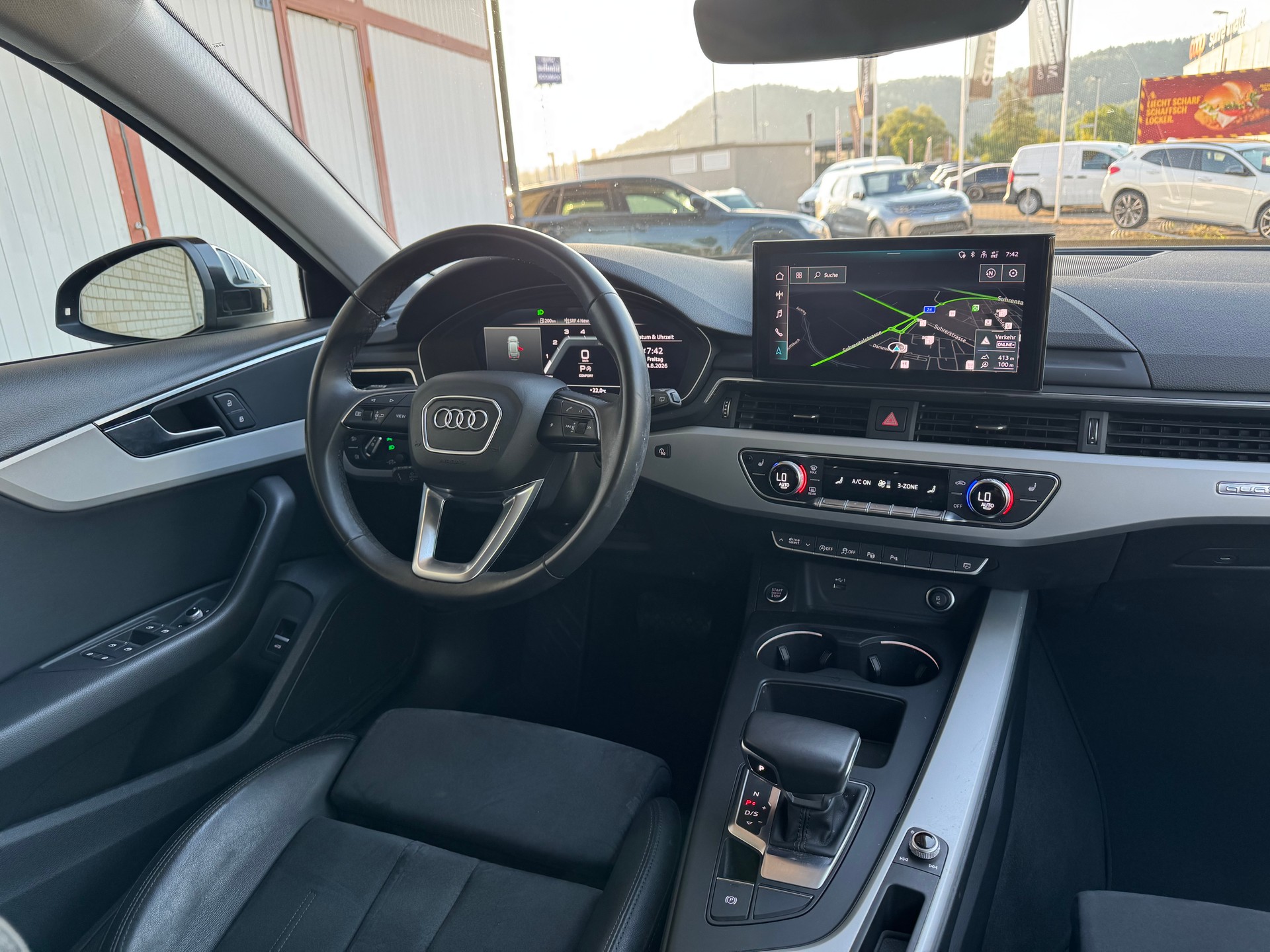 AUDI A4 Avant 40 TDI Attraction quattro S-tronic-image-12