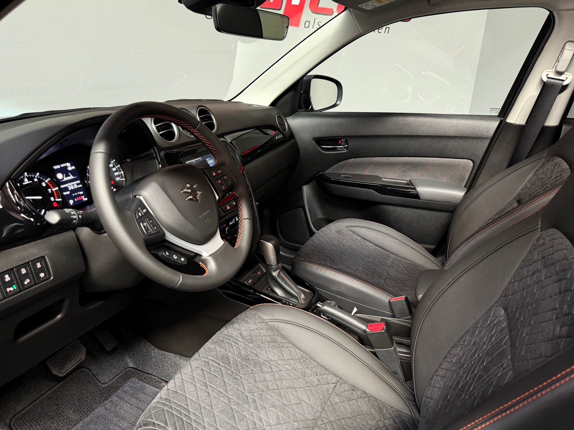 SUZUKI Vitara 1.4 Boosterjet Black Edition Top 4x4 Hybrid Automatic-image-14