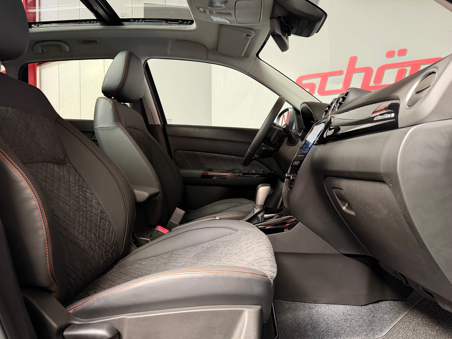 SUZUKI Vitara 1.4 Boosterjet Black Edition Top 4x4 Hybrid Automatic-image-18