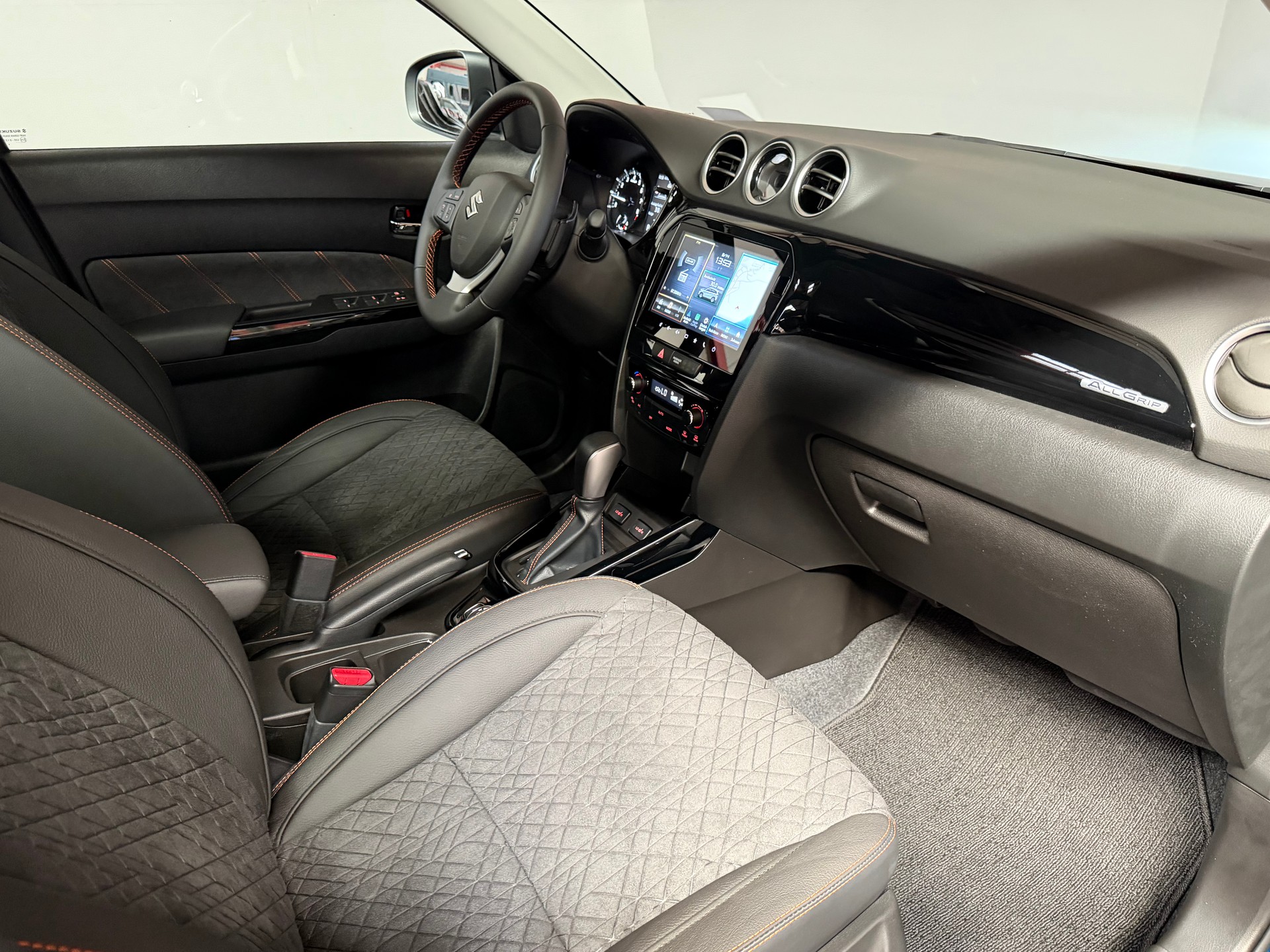 SUZUKI Vitara 1.4 Boosterjet Black Edition Top 4x4 Hybrid Automatic-image-19
