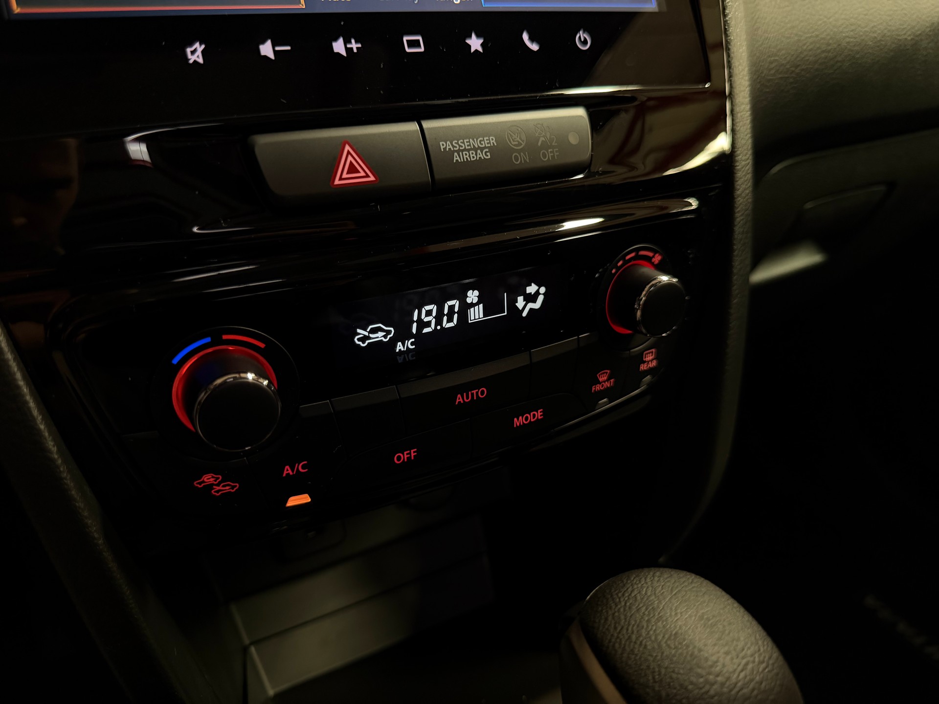 SUZUKI Vitara 1.4 Boosterjet Black Edition Top 4x4 Hybrid Automatic-image-22