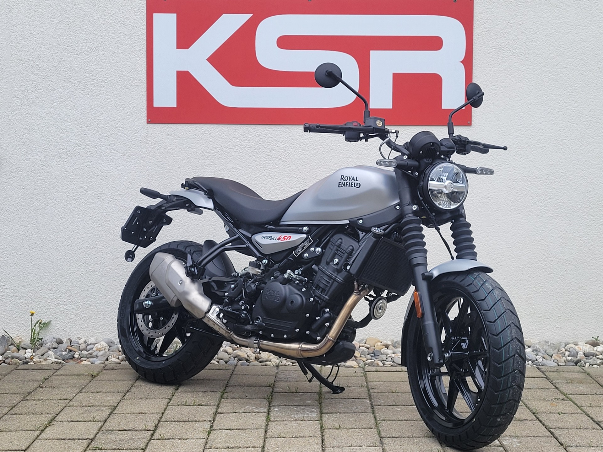 ROYAL ENFIELD Guerrilla 450-showroom-element-2