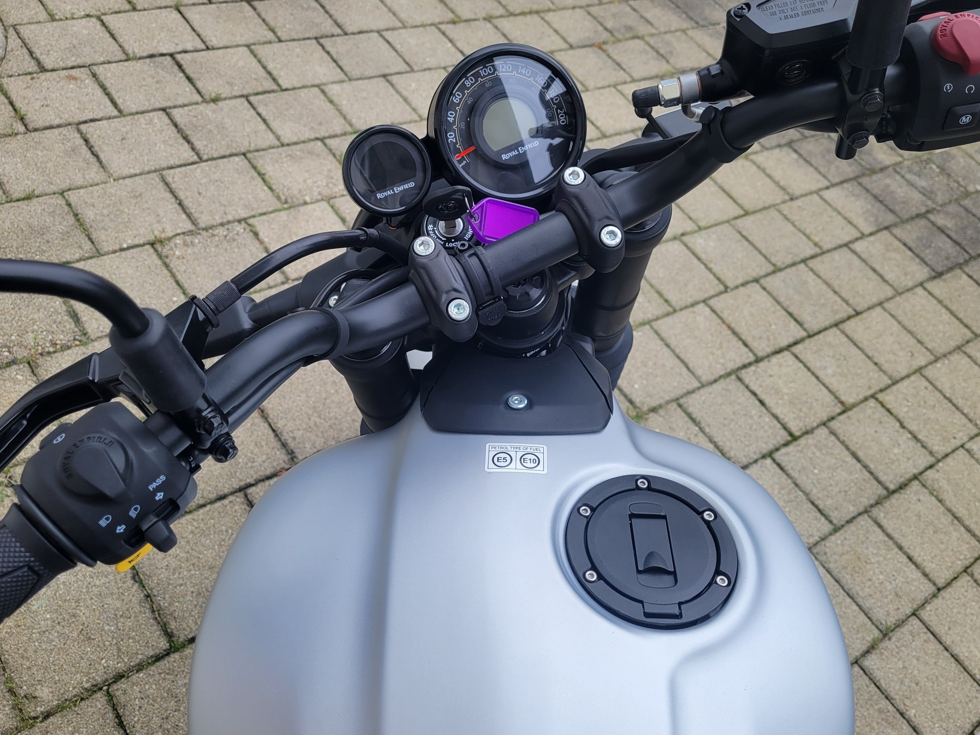 ROYAL ENFIELD Guerrilla 450-image-6