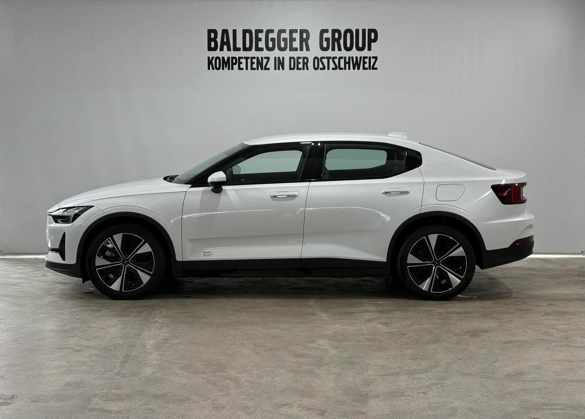 POLESTAR 2 Long Range Dual Motor-showroom-element-1