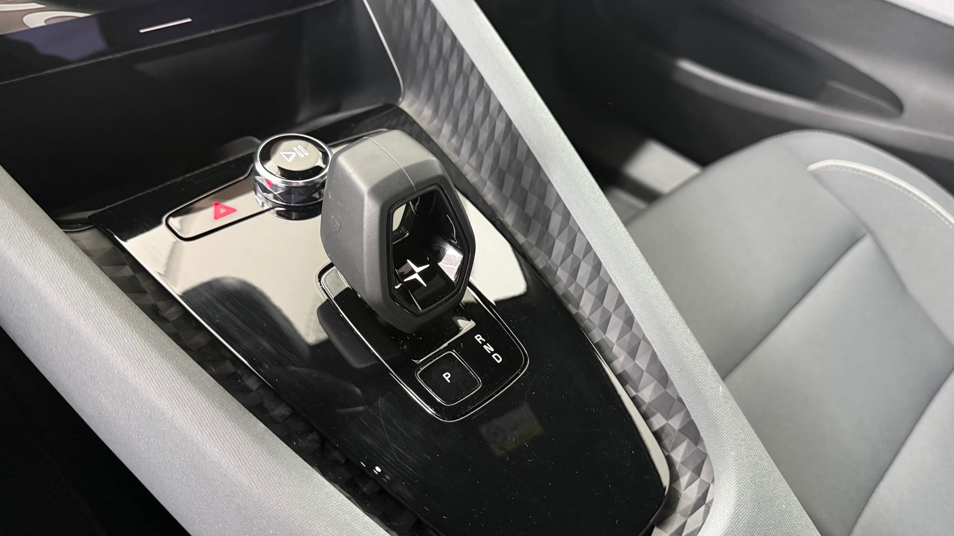 POLESTAR 2 Long Range Dual Motor-image-9