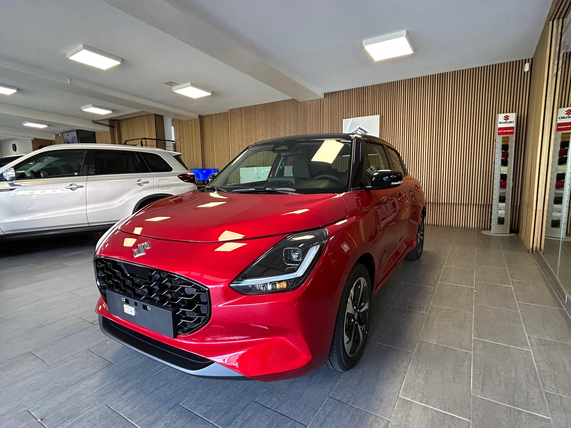 SUZUKI Swift 1.2 Compact Top Hybrid-showroom-element-3