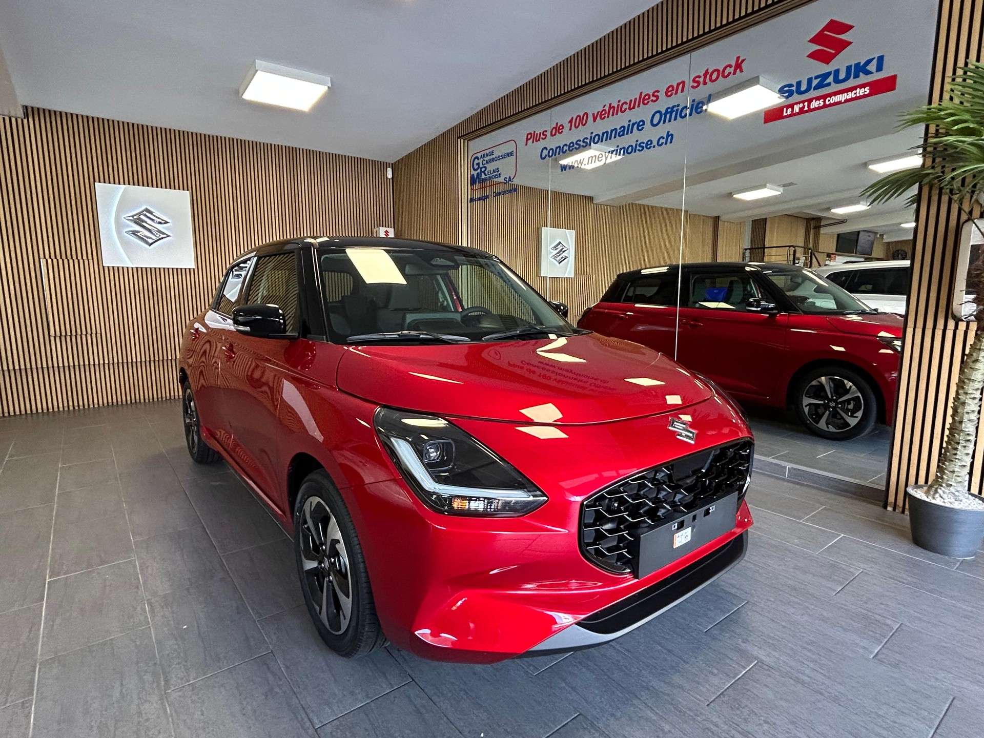 SUZUKI Swift 1.2 Compact Top Hybrid-showroom-element-1