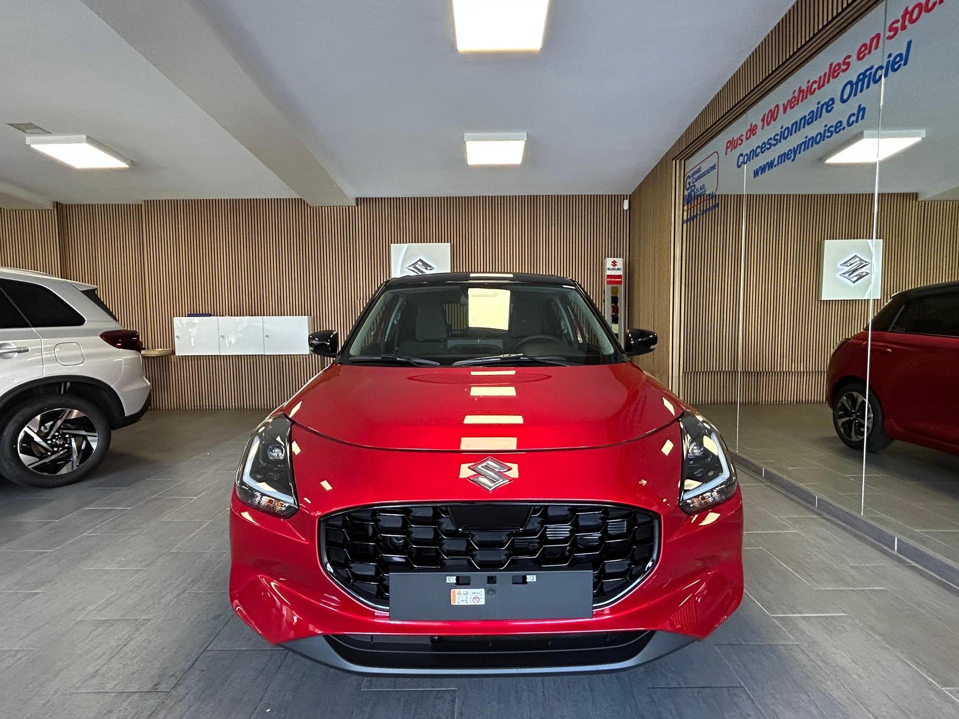 SUZUKI Swift 1.2 Compact Top Hybrid-showroom-element-2