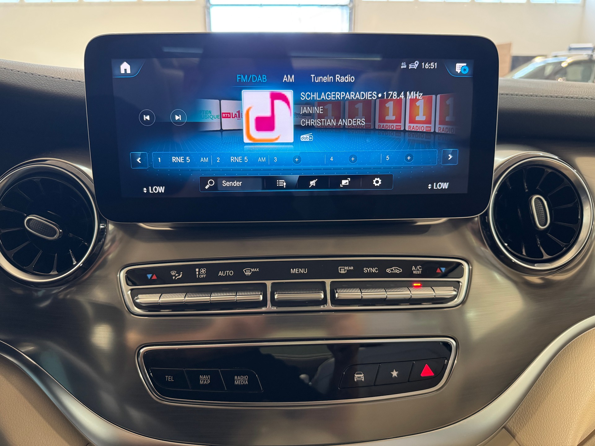 MERCEDES-BENZ V 250 d lang Exclusive 9G-Tronic-image-26