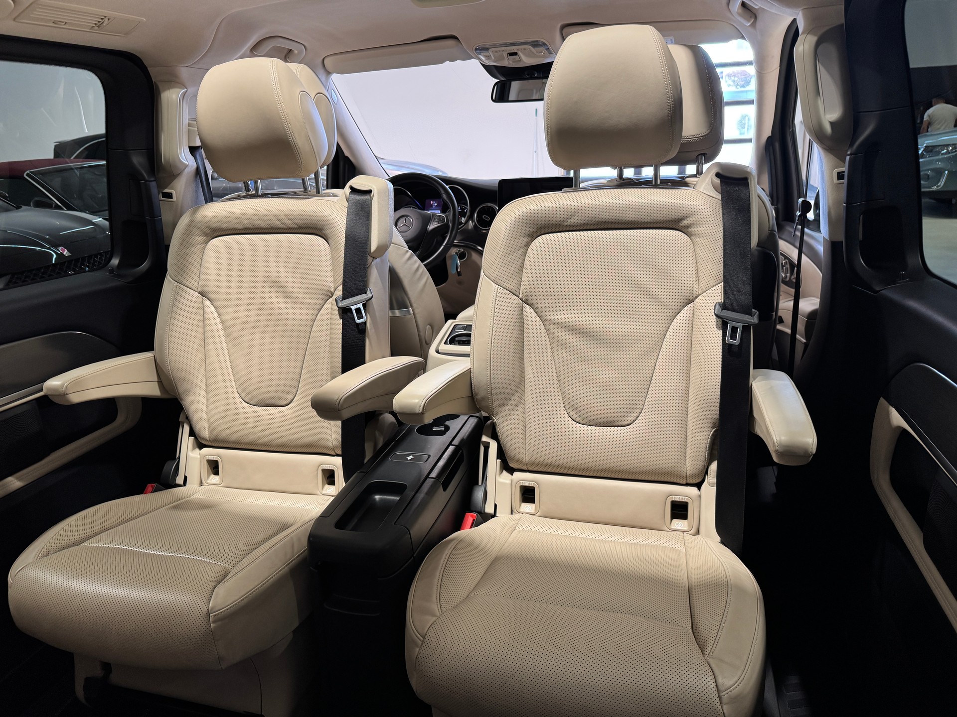MERCEDES-BENZ V 250 d lang Exclusive 9G-Tronic-image-16