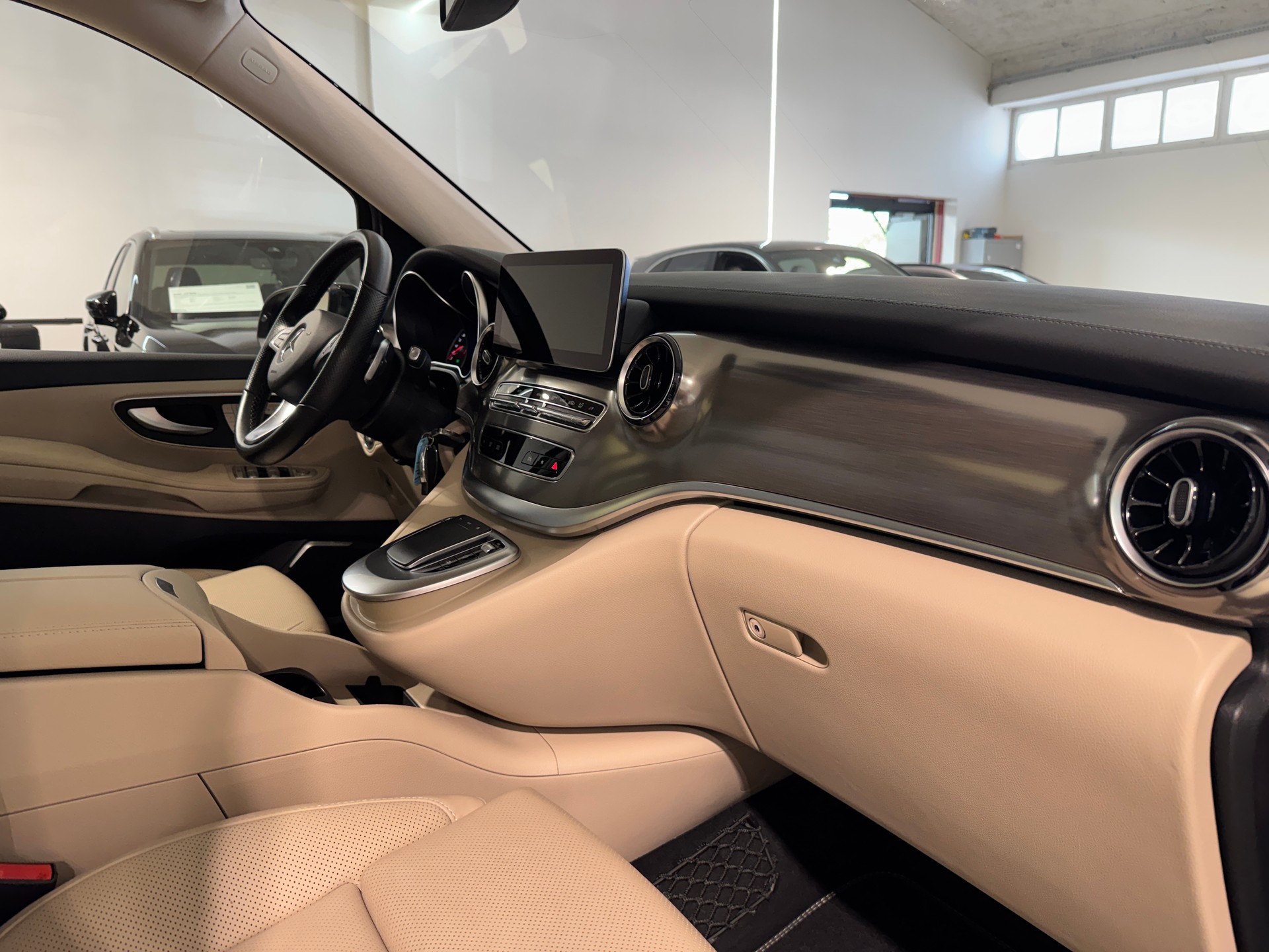 MERCEDES-BENZ V 250 d lang Exclusive 9G-Tronic-image-11
