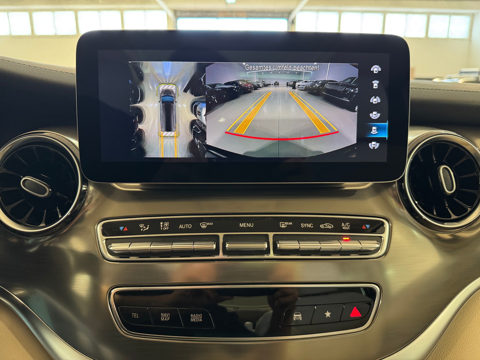 MERCEDES-BENZ V 250 d lang Exclusive 9G-Tronic-image-24
