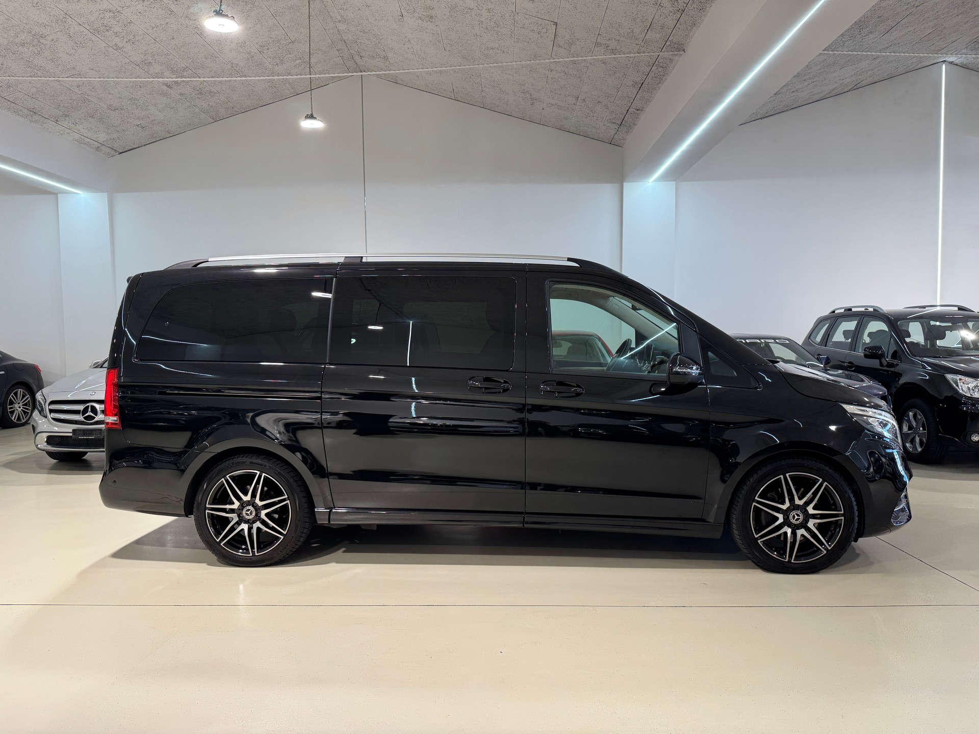 MERCEDES-BENZ V 250 d lang Exclusive 9G-Tronic-image-4
