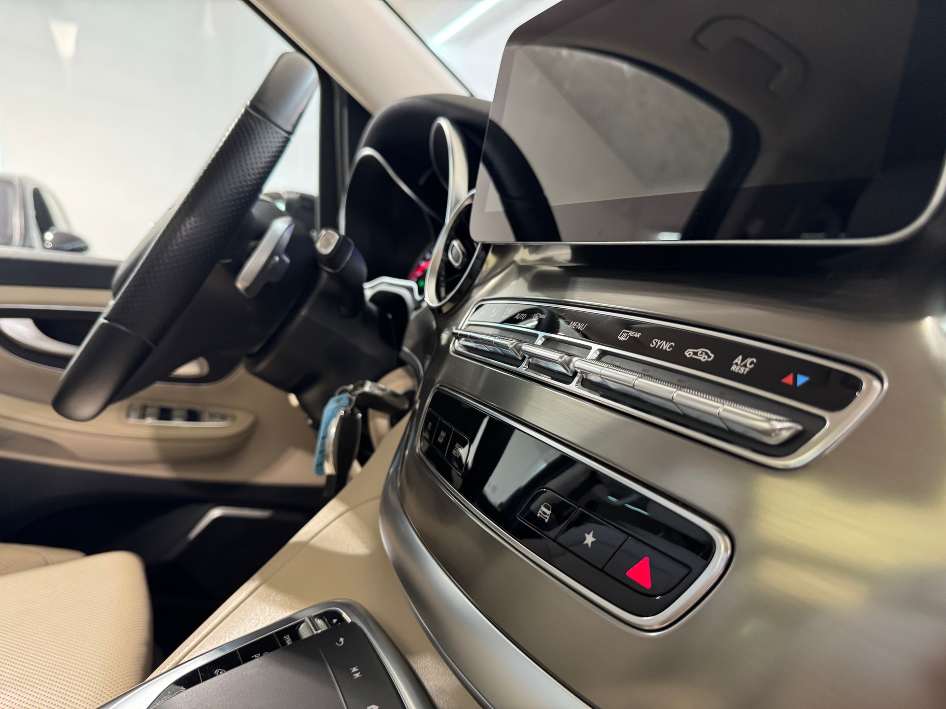 MERCEDES-BENZ V 250 d lang Exclusive 9G-Tronic-image-12