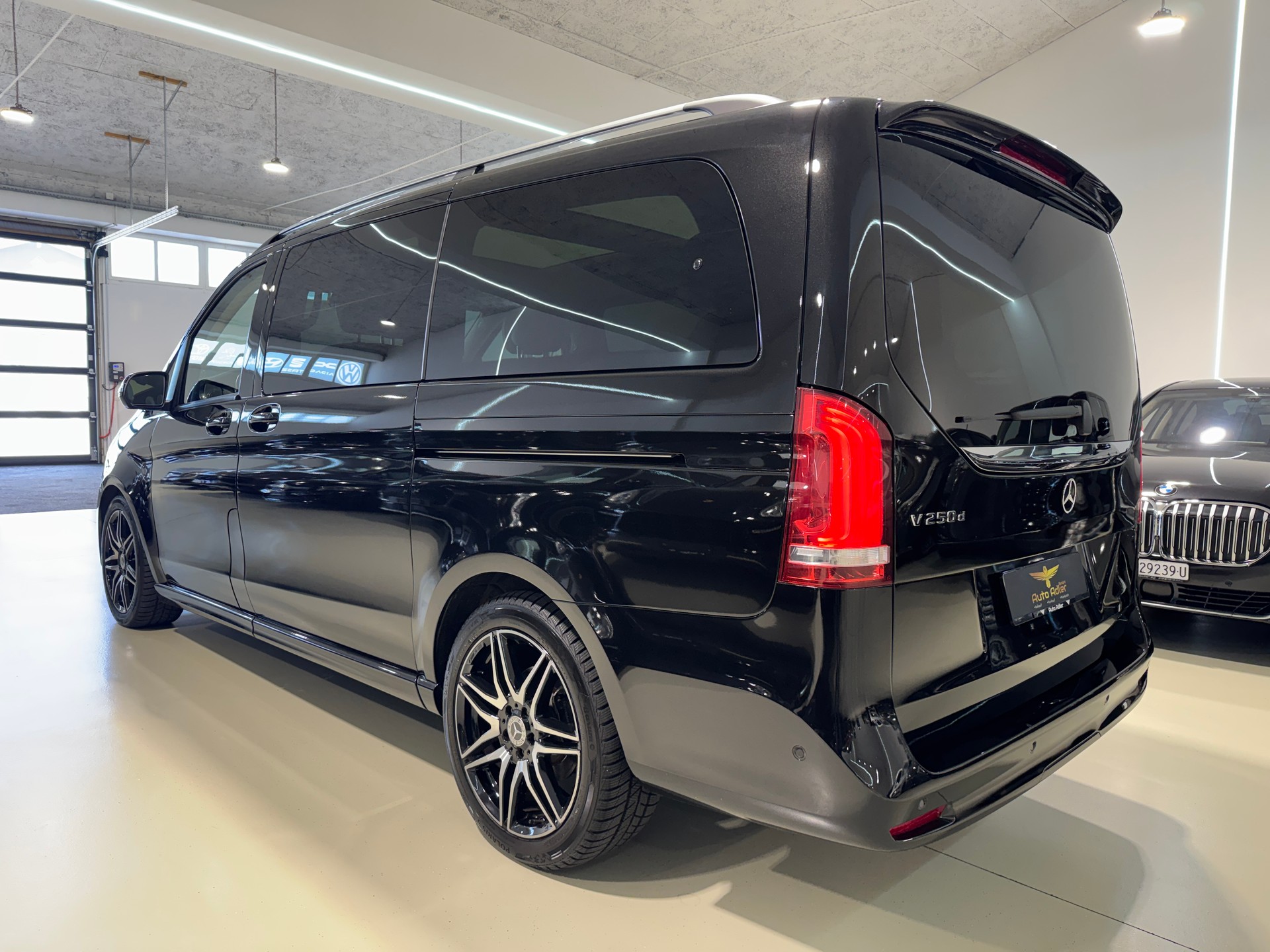 MERCEDES-BENZ V 250 d lang Exclusive 9G-Tronic-showroom-element-3