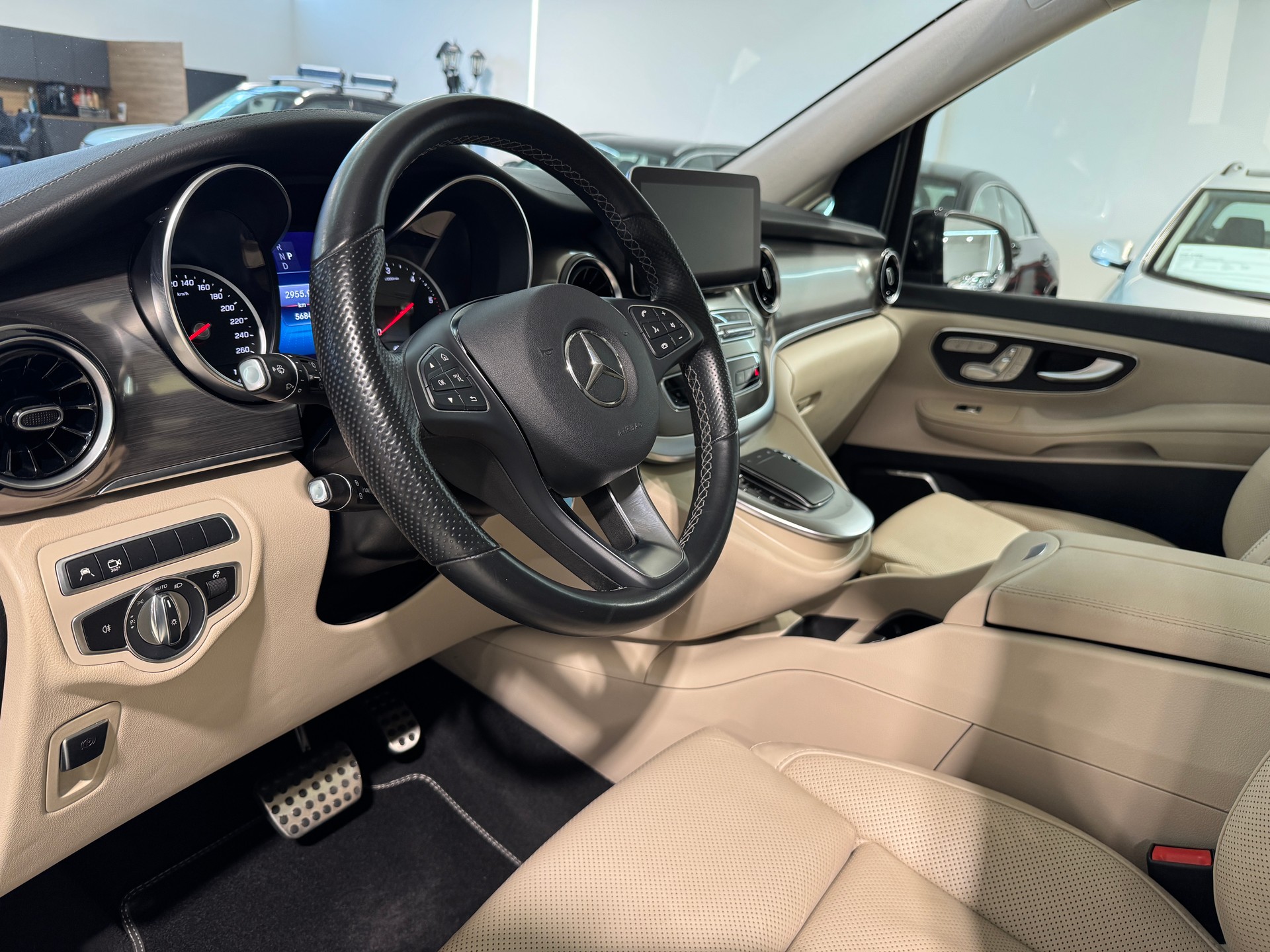MERCEDES-BENZ V 250 d lang Exclusive 9G-Tronic-image-10