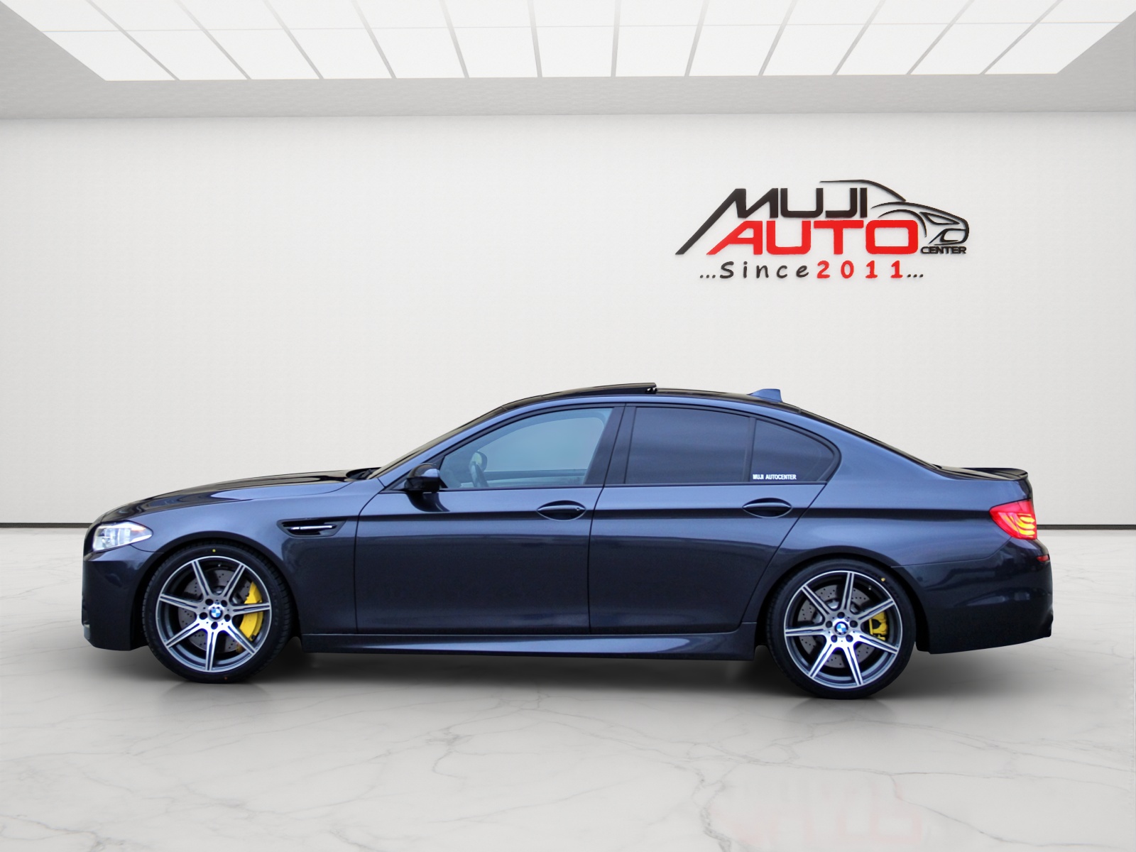 BMW M5 Competition Drivelogic-showroom-element-1