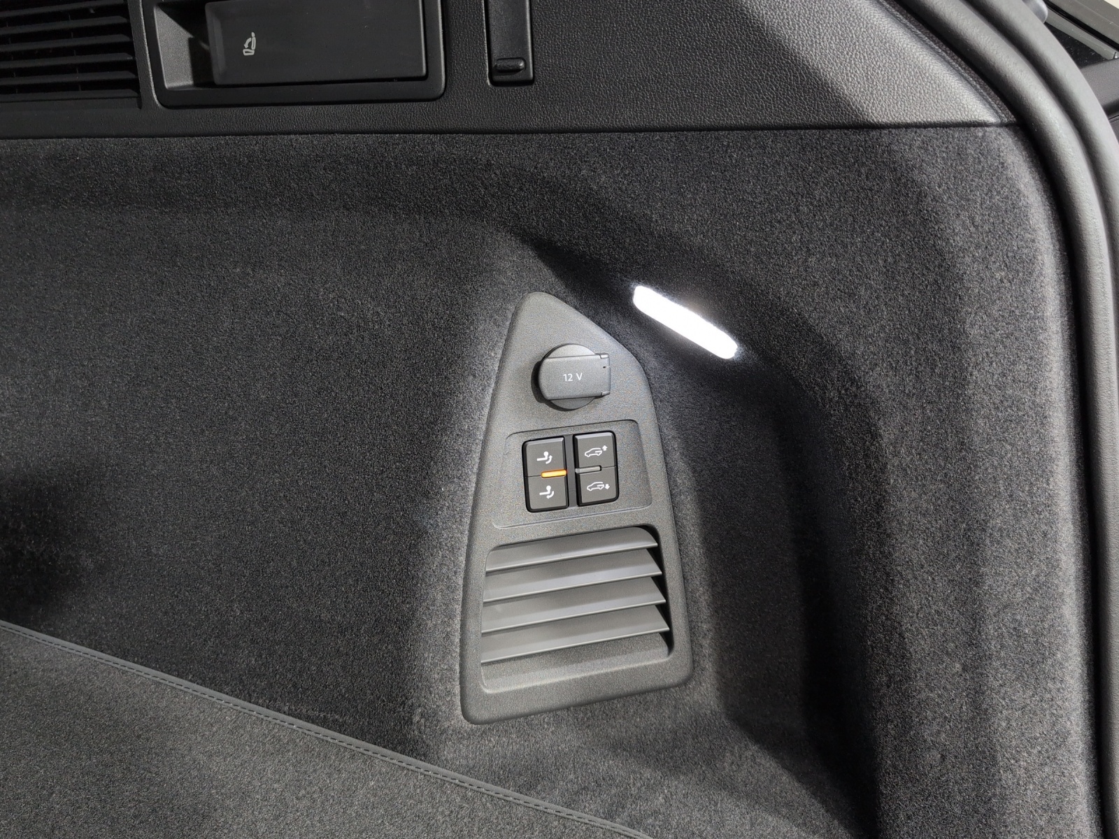 VW Touareg 3.0 TSI eHybrid United Tiptronic-image-17