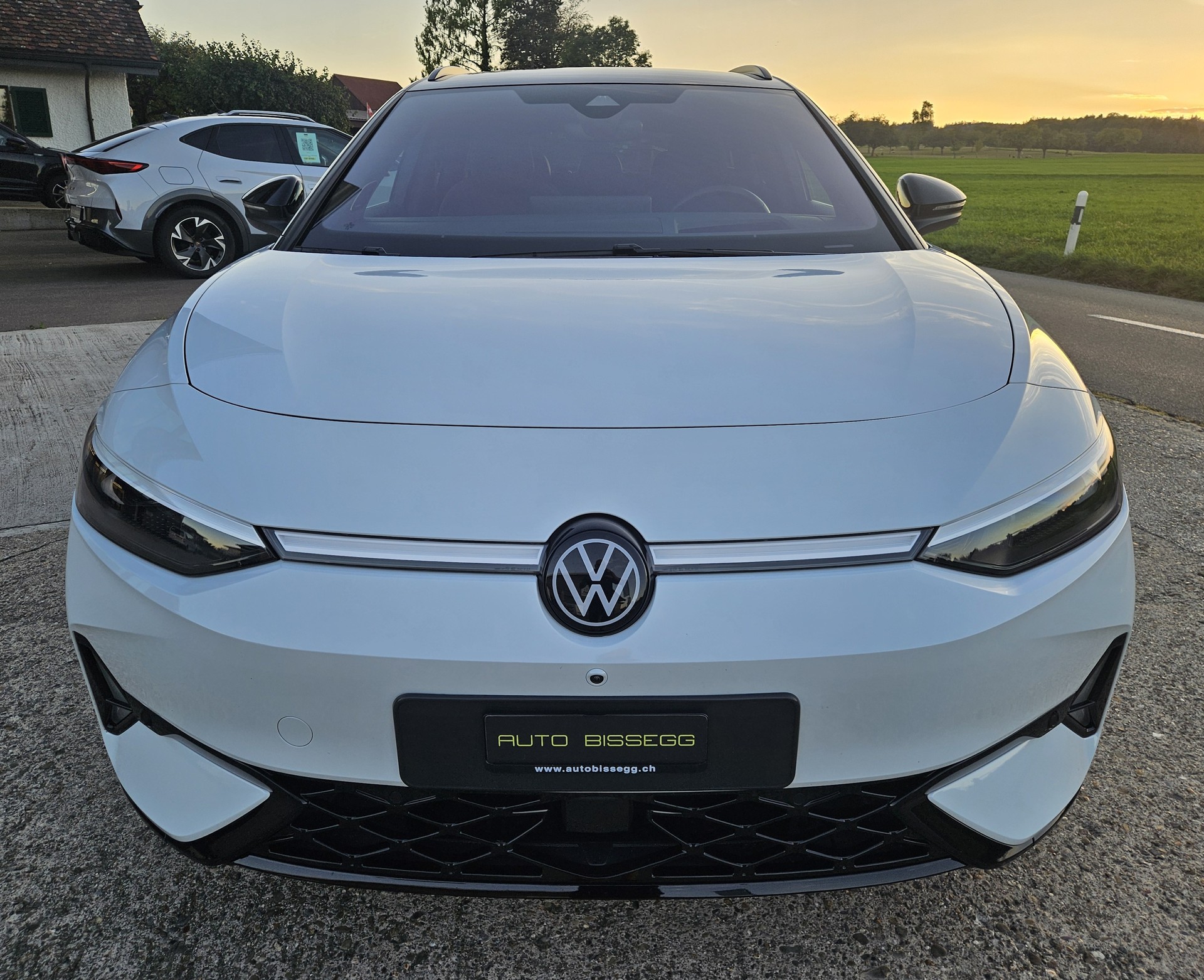 VW ID.7 Tourer GTX 86 kWh United 4 Motion mit Anhängerkupplung-showroom-element-1