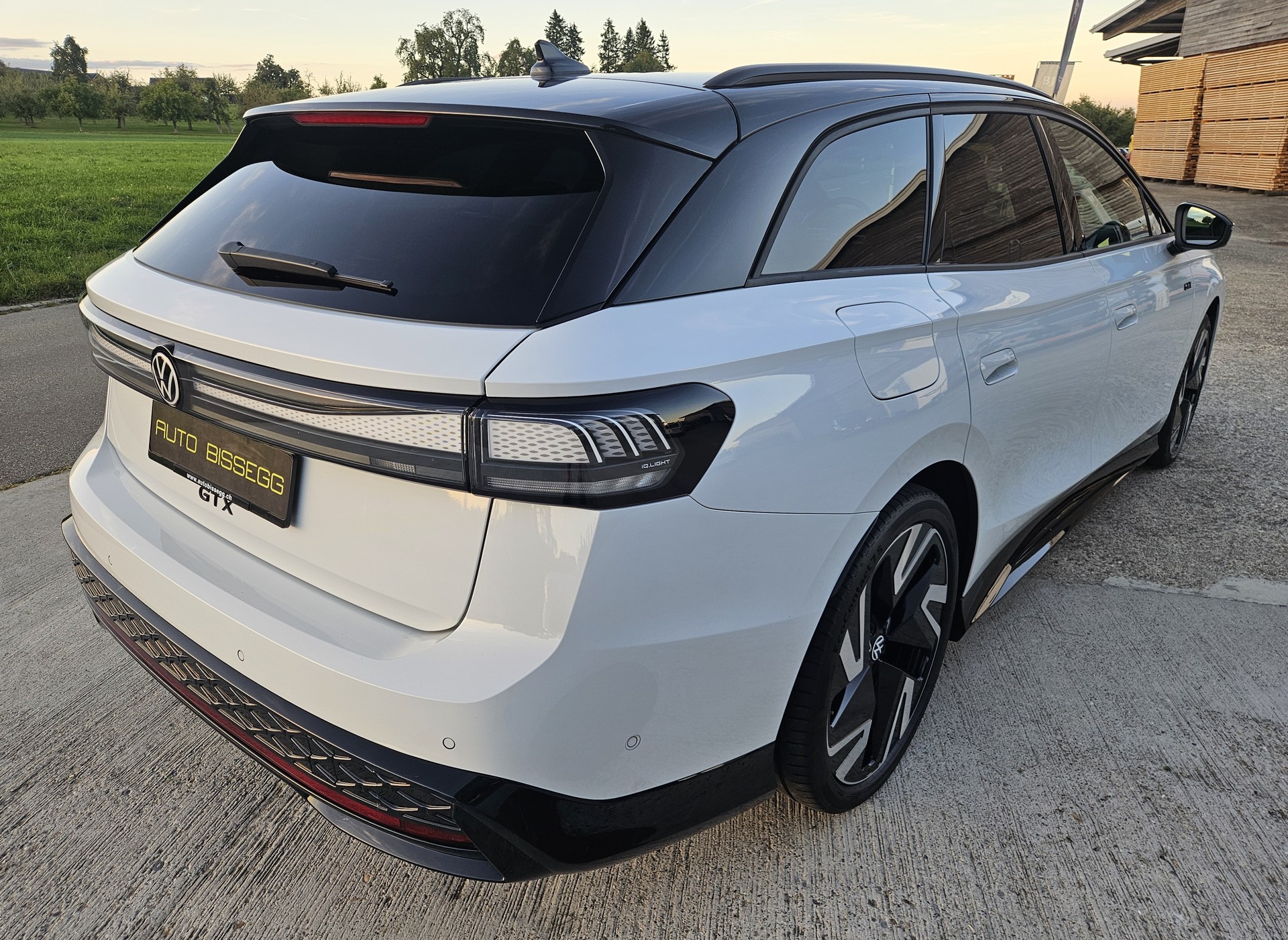 VW ID.7 Tourer GTX 86 kWh United 4 Motion mit Anhängerkupplung-image-9