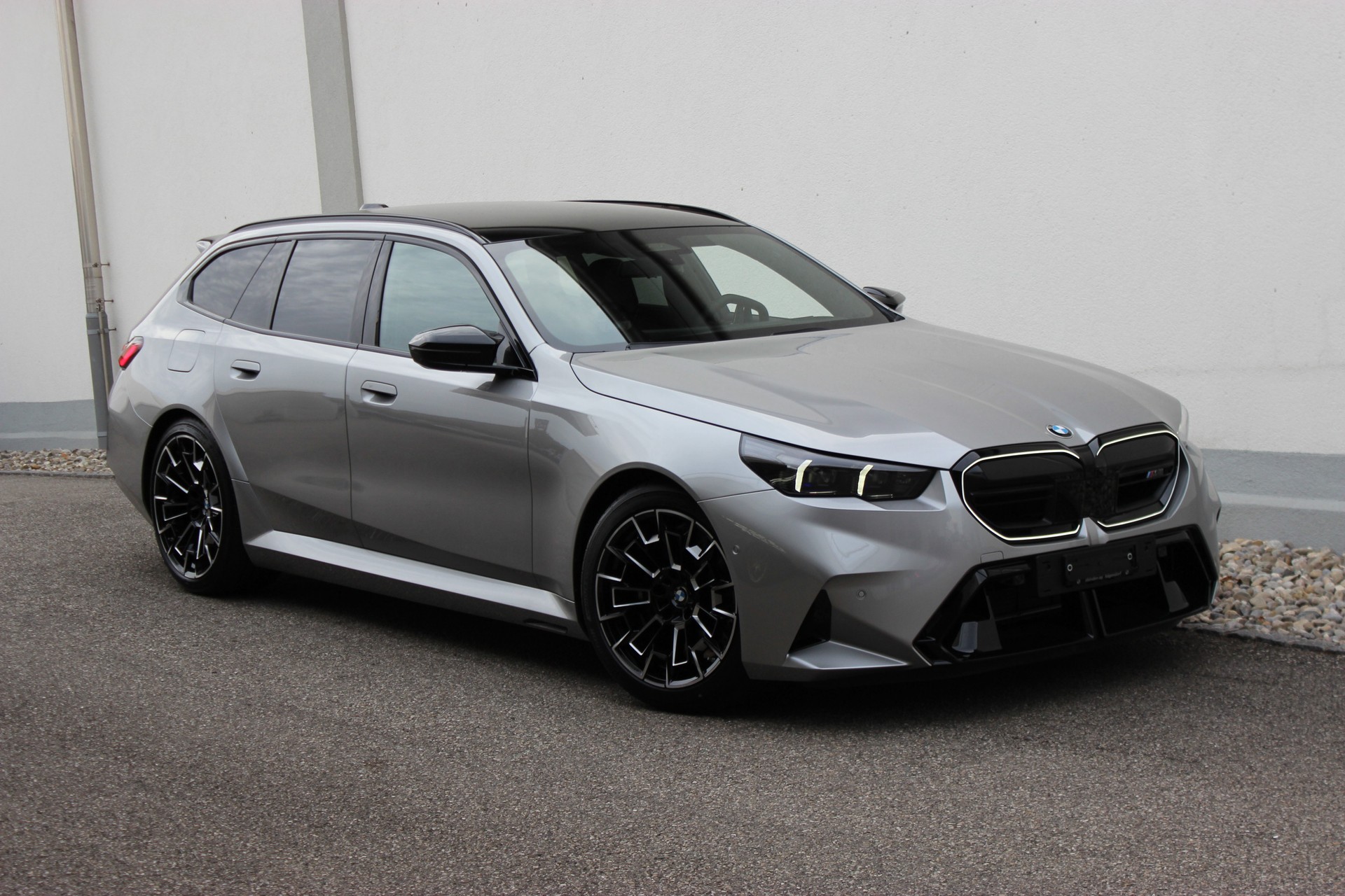 BMW M5 xDrive Touring Individual *SPACESILBER* 🎉0.0%-LEASINGAKTION🎉-showroom-element-2
