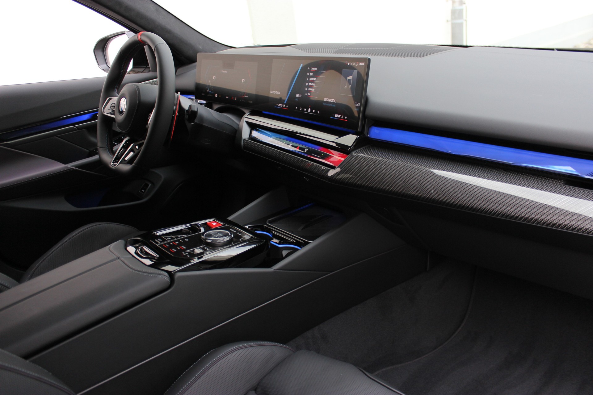 BMW M5 xDrive Touring Individual *SPACESILBER* 🎉0.0%-LEASINGAKTION🎉-showroom-element-1