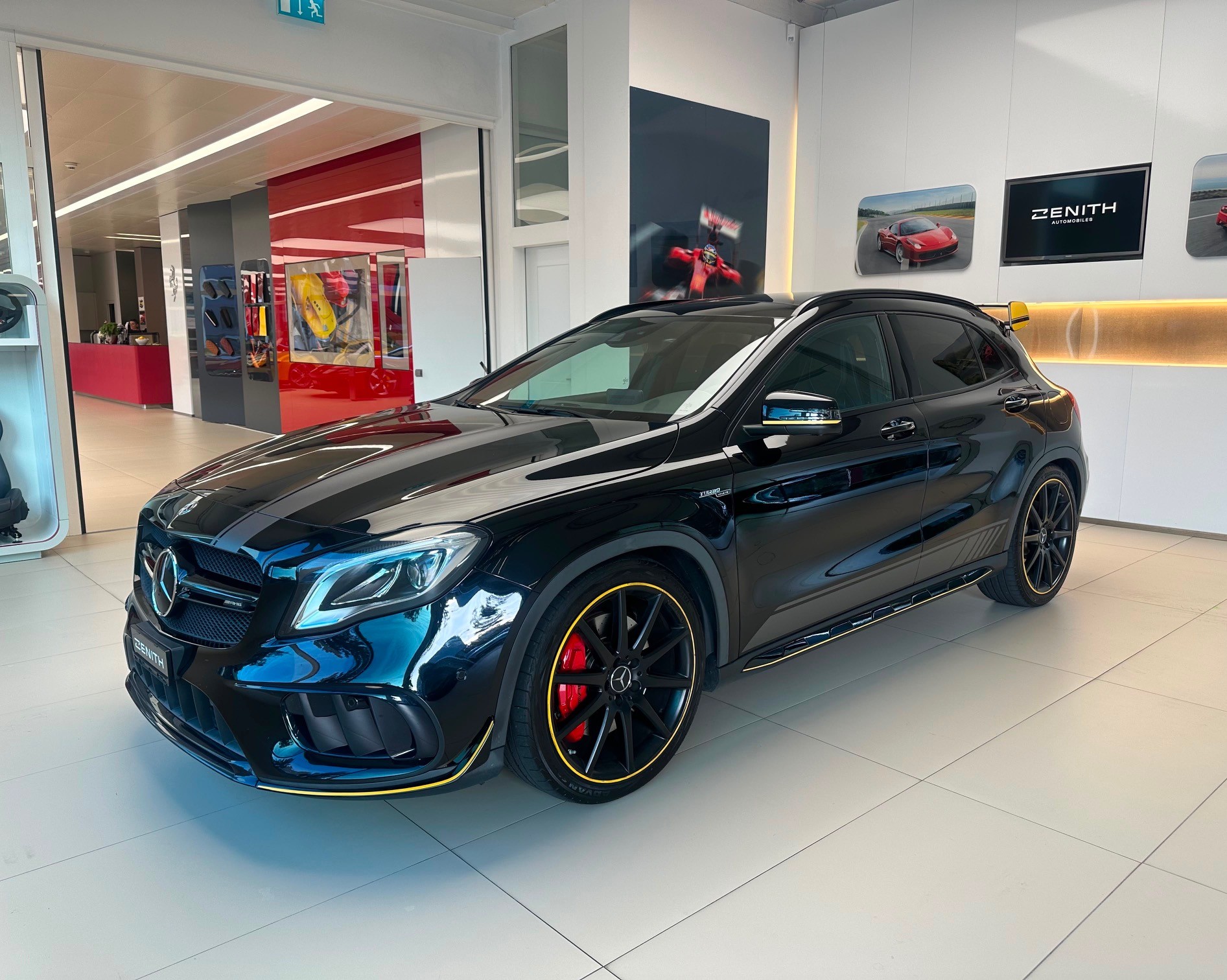 MERCEDES-BENZ GLA 45 AMG Yellow Night Edition 4Matic 7G-DCT