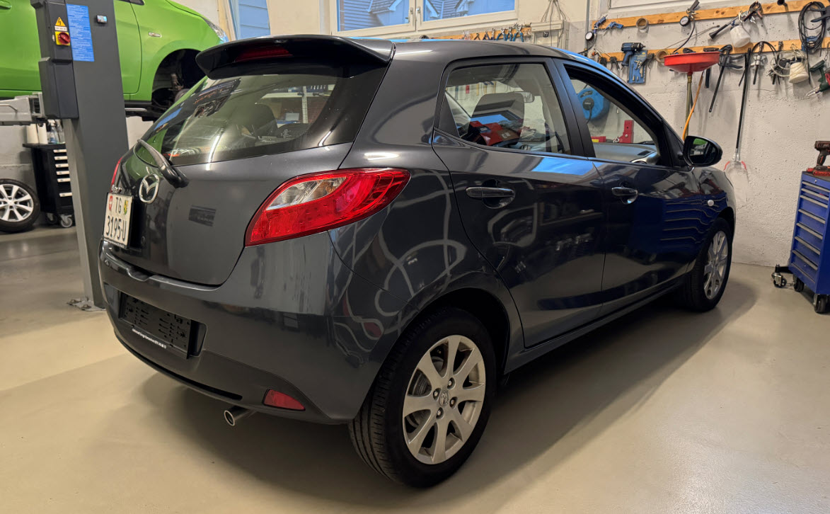 MAZDA 2 1.3i 16V Exclusive-showroom-element-3