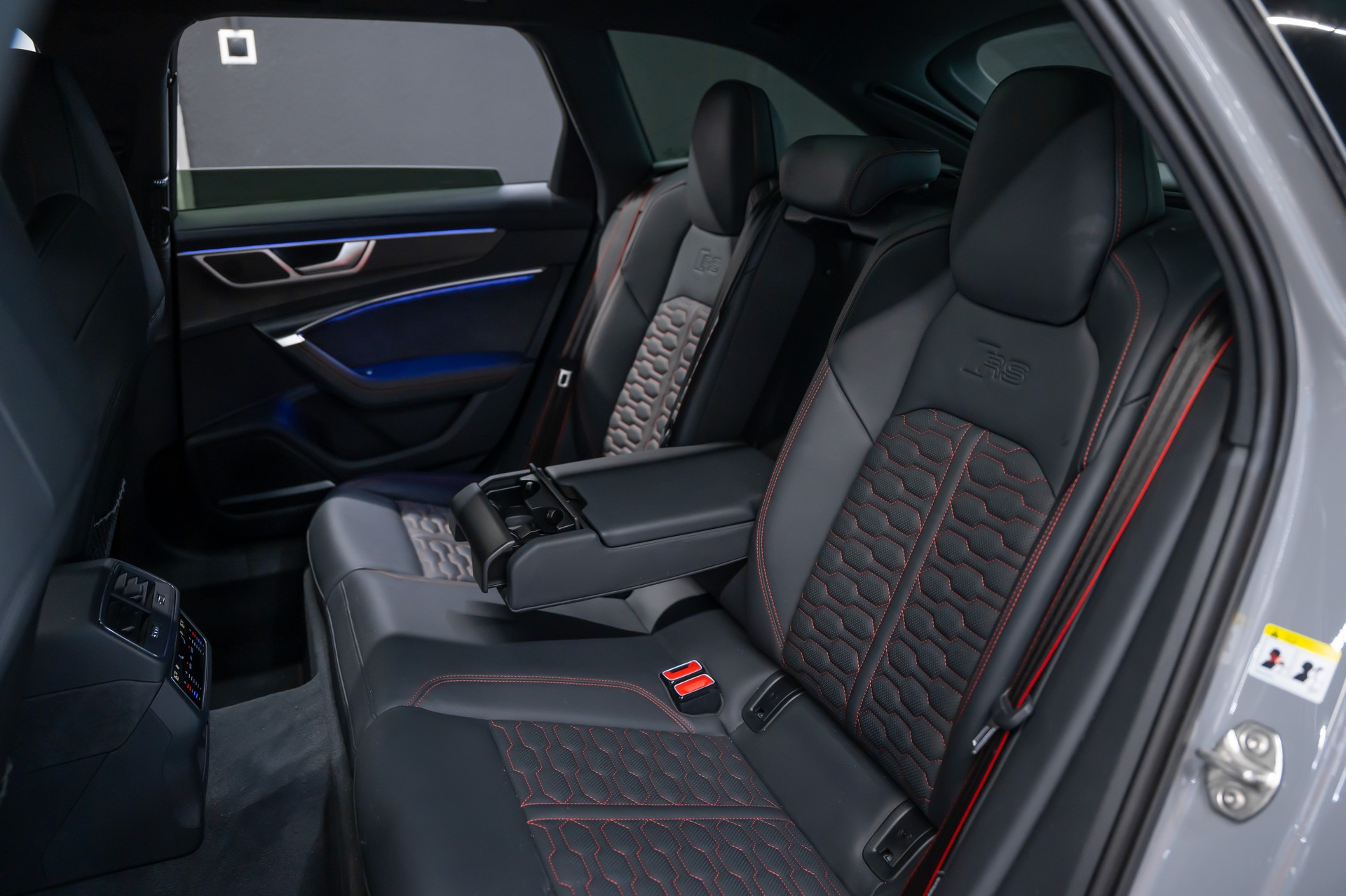 AUDI RS6 Avant 4.0 TFSI V8 Performance / CH Auto / Audi Werksgarantie / Gratis Service / Sitzkühlung / Bang & Olufsen uvm...-image-10