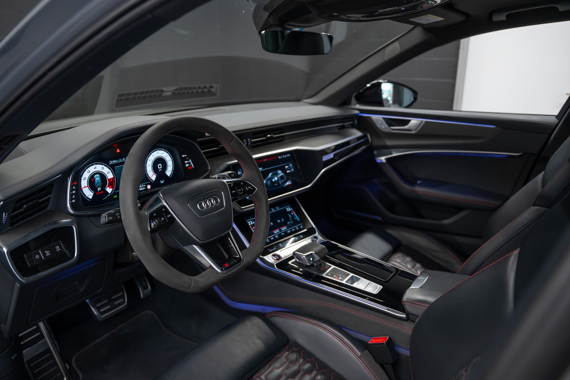 AUDI RS6 Avant 4.0 TFSI V8 Performance / CH Auto / Audi Werksgarantie / Gratis Service / Sitzkühlung / Bang & Olufsen uvm...-image-9