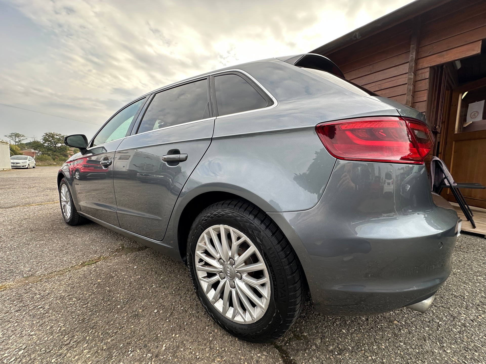 AUDI A3 Sportback 1.8 TFSI Ambiente quattro S-tronic-image-31