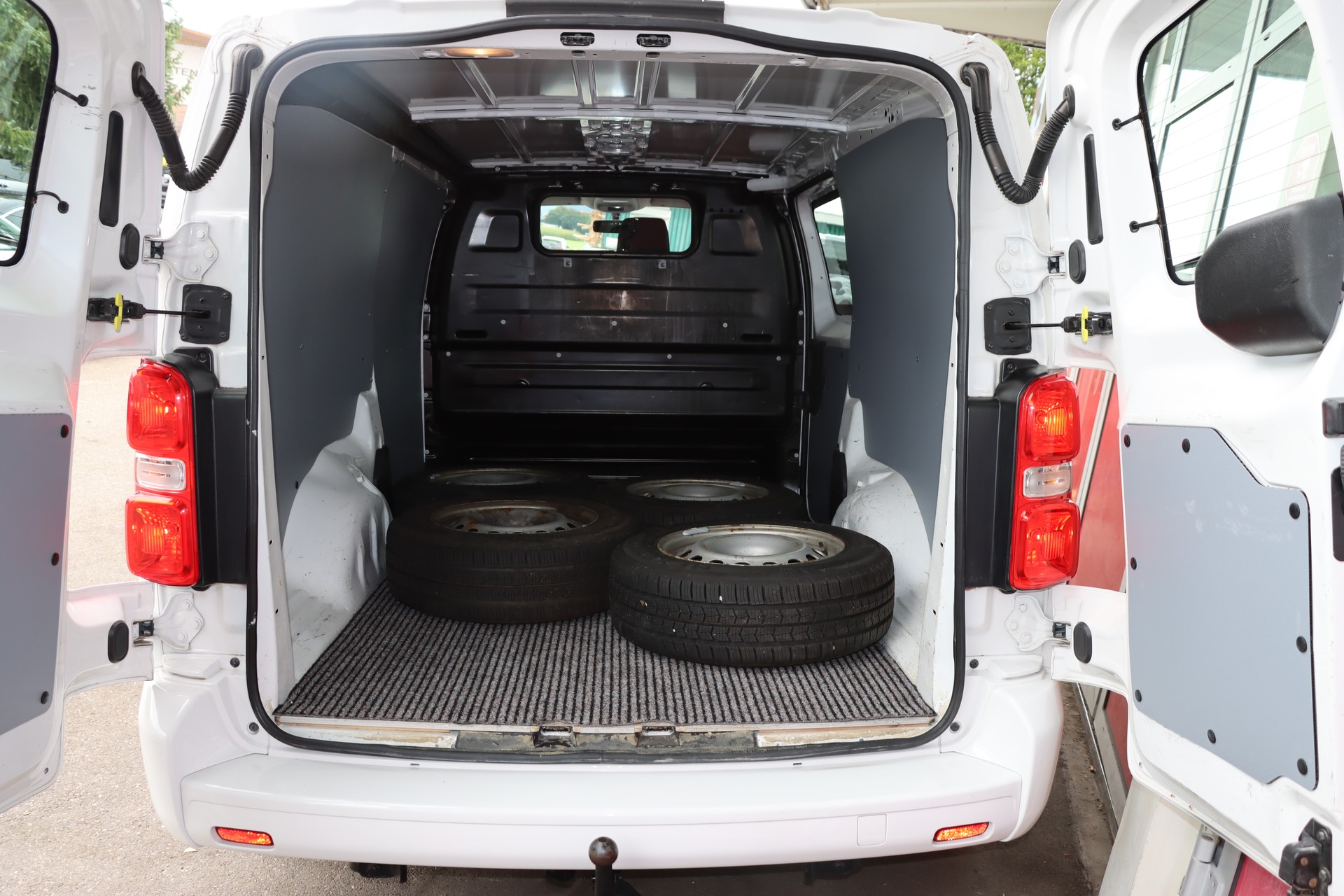 CITROEN Jumpy 2.0 BlueHDi 120 XL Attraction-image-8