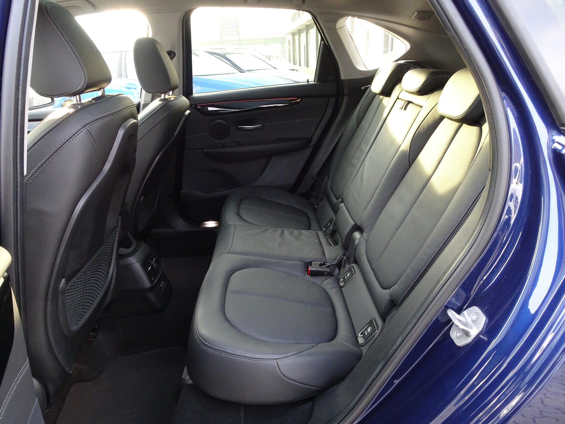 BMW 218d xDrive Active Tourer Steptronic Sport Line-image-13