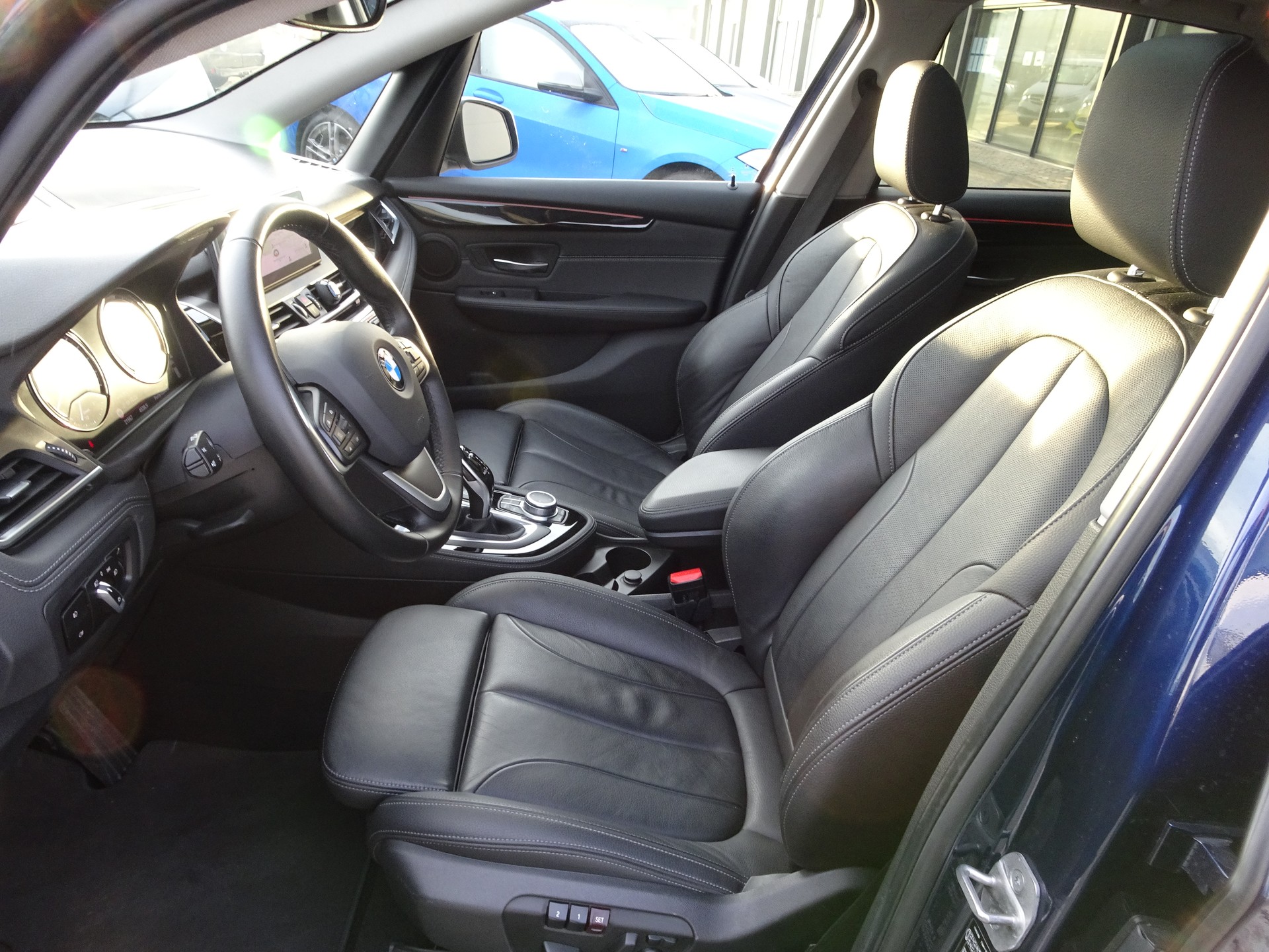 BMW 218d xDrive Active Tourer Steptronic Sport Line-image-7