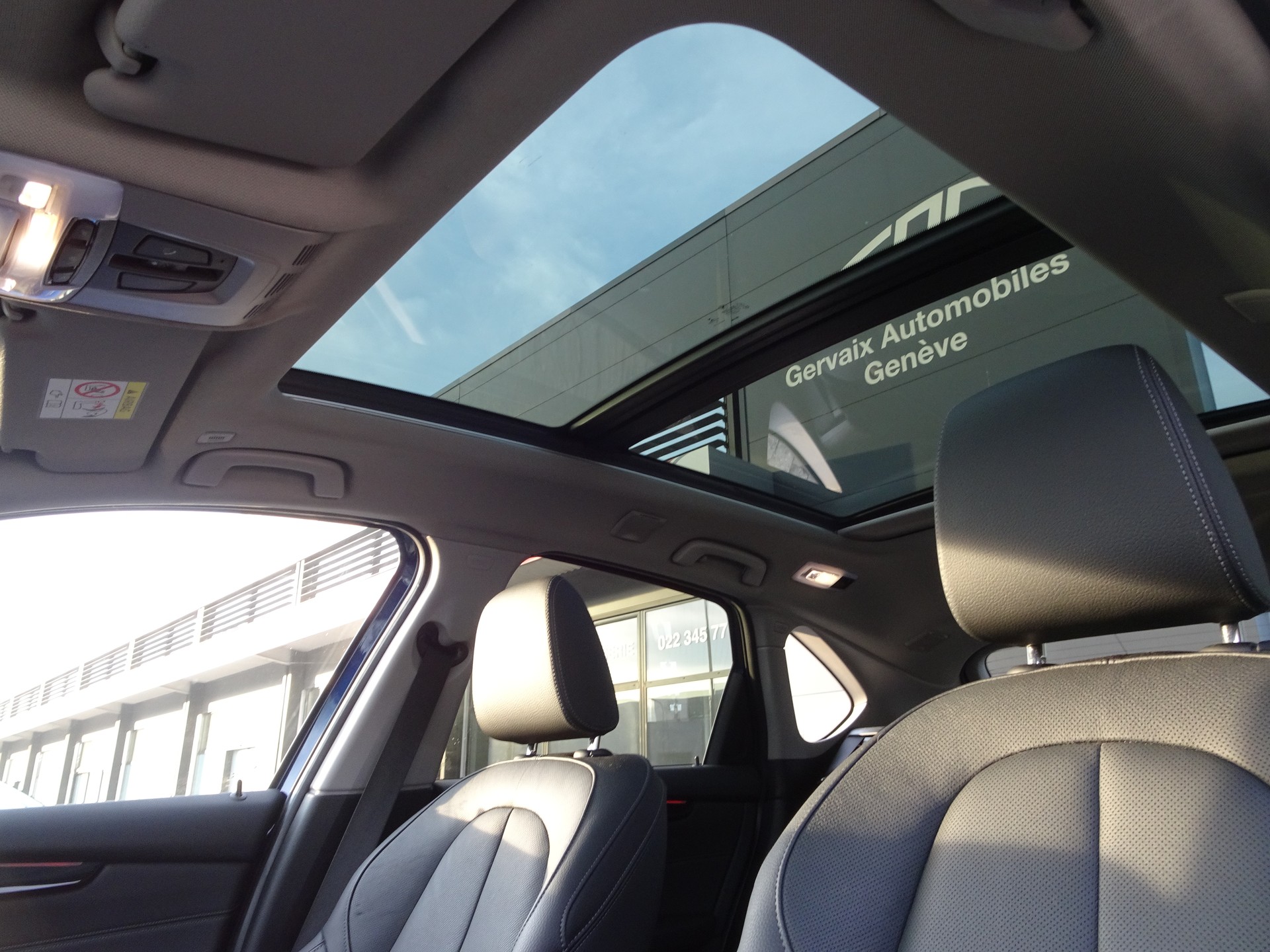 BMW 218d xDrive Active Tourer Steptronic Sport Line-image-8
